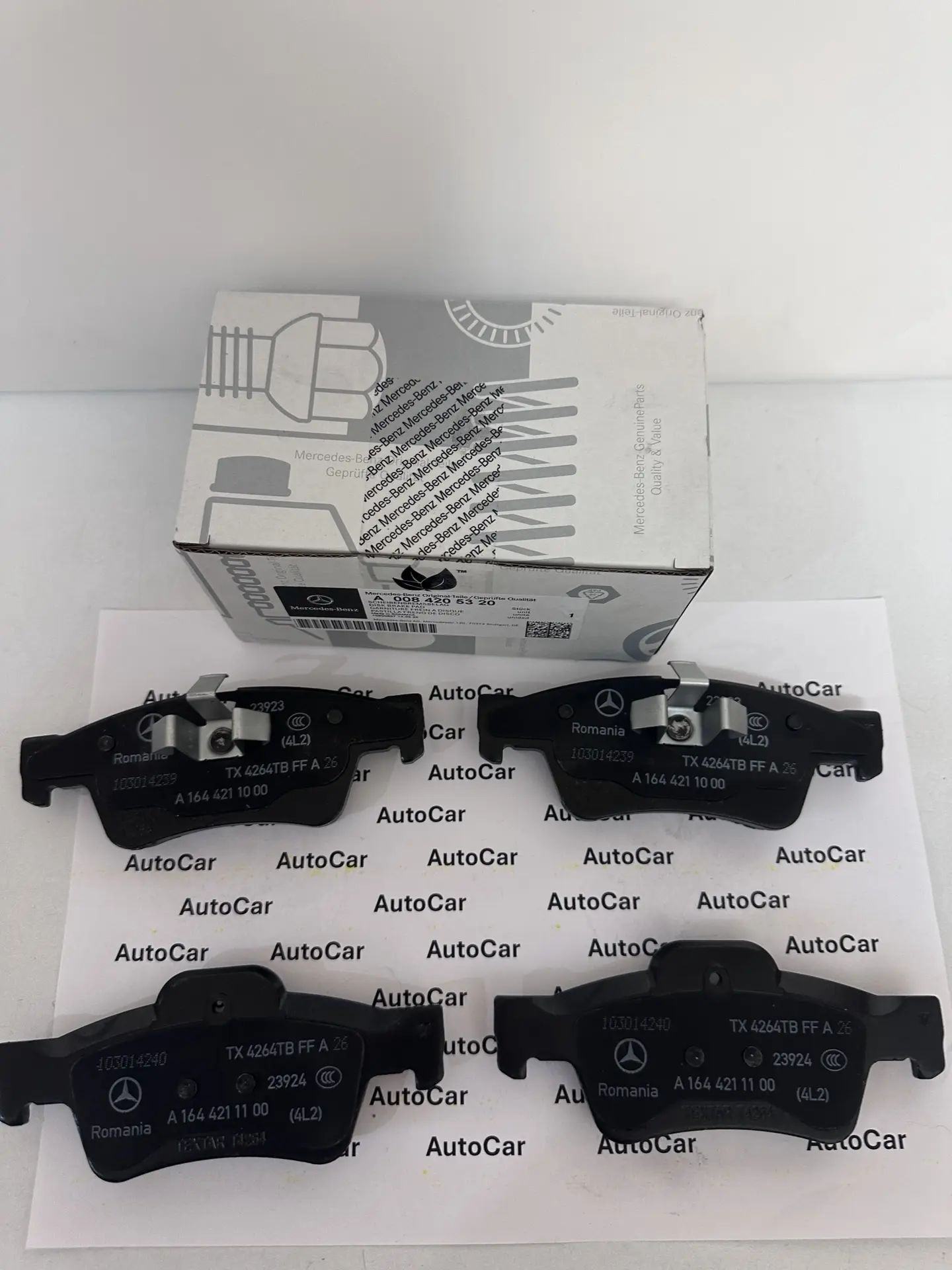 Задние тормозные колодки Mercedes A0084205320