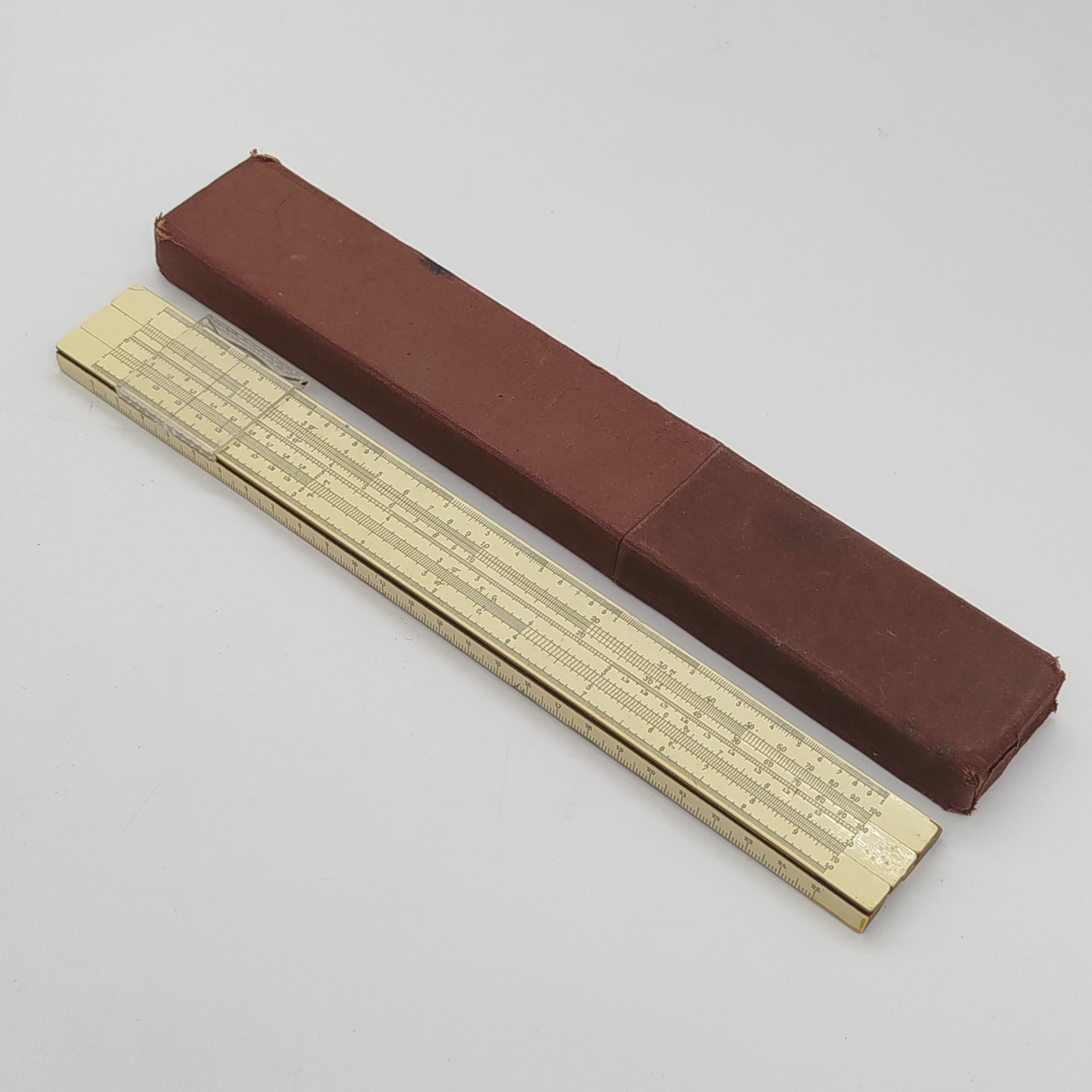 Линейка логарифмическая в кофре, пластик, дерево, ткань, СССР, 1970-1980 гг.
