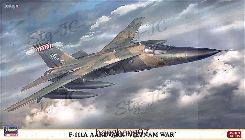 Собранный самолет 02441 F-111A Aardvark истребитель Вьетнамской войны 1/72