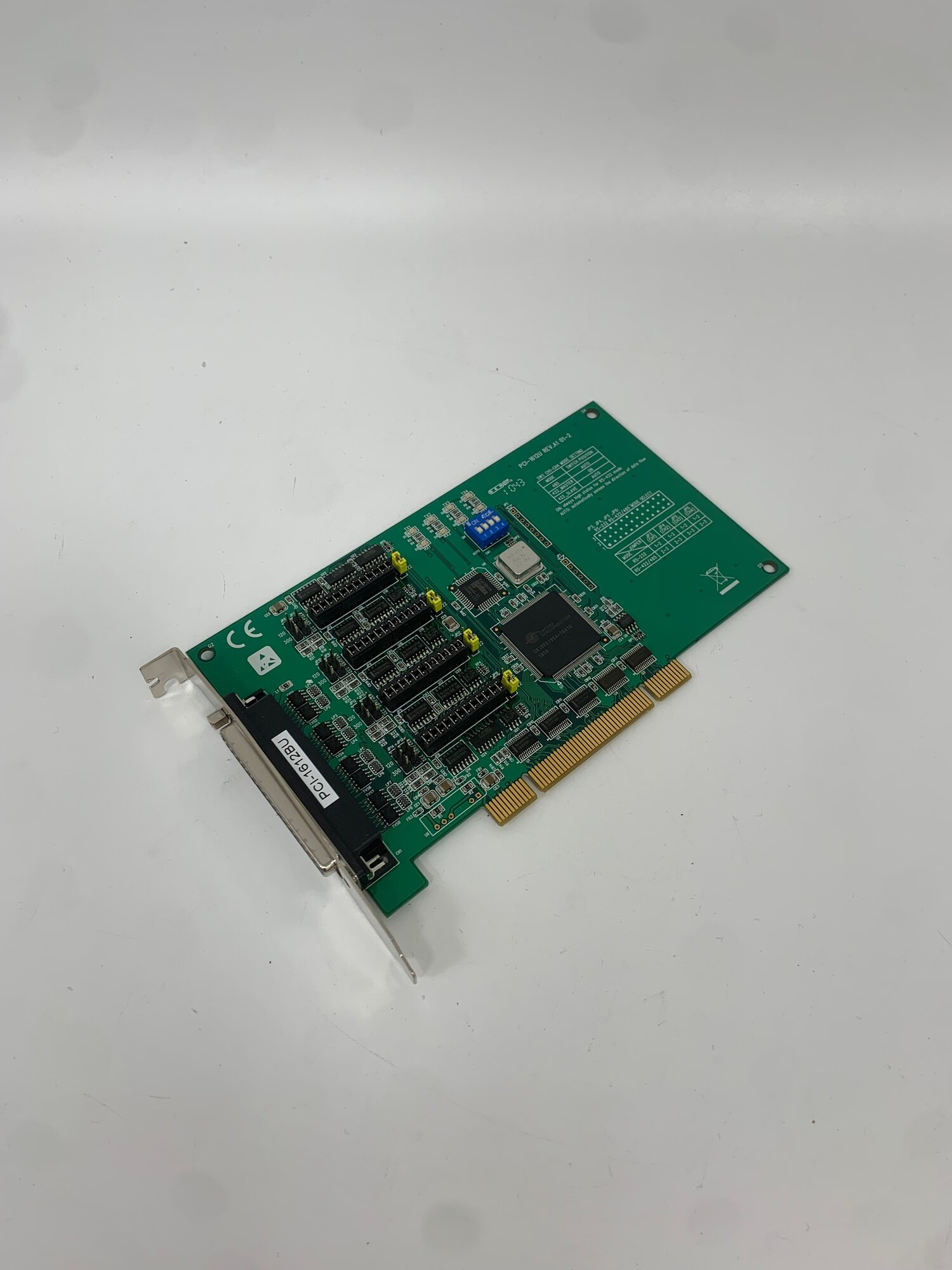 Плата интерфейсная Advantech PCI-1612BU, 4 порта RS-232/422/485, Universal PCI, с защитой от перенапряжения