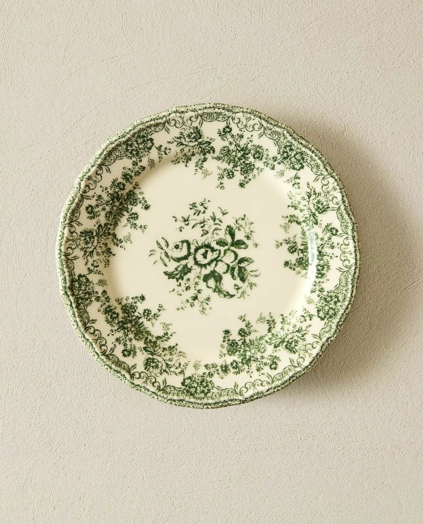 ZARA HOME Тарелка "ZARA HOME Тарелка десертная "FLORAL EARTHENWARE" 21.5 см 1 шт оливковый" 21.5 см 1 шт светло-зеленый