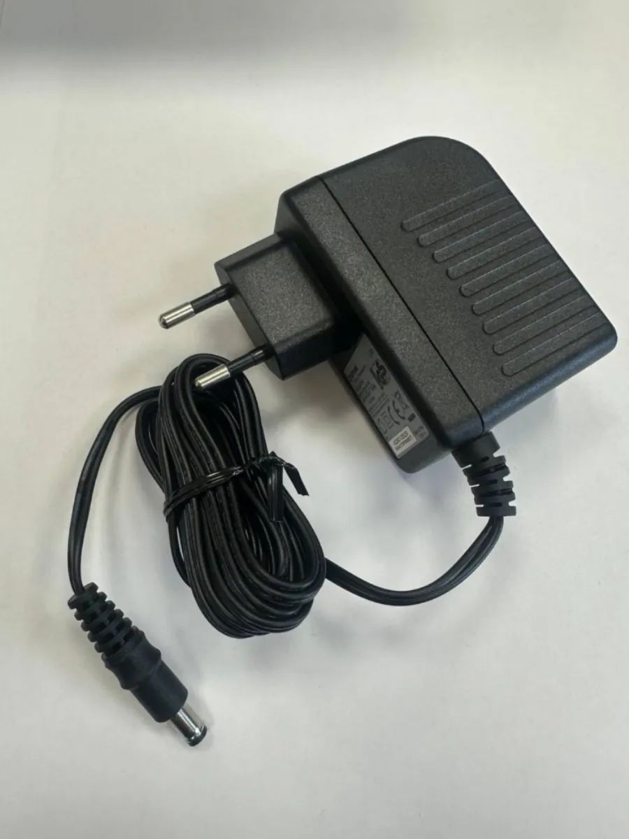 Блок питания AC ADAPTOR 12v 1,5a (12В 1,5А) стабилизированный. Штекер 5,5 х 2.5 (2,1). Для камер видеонаблюдения, светодиодных лент.