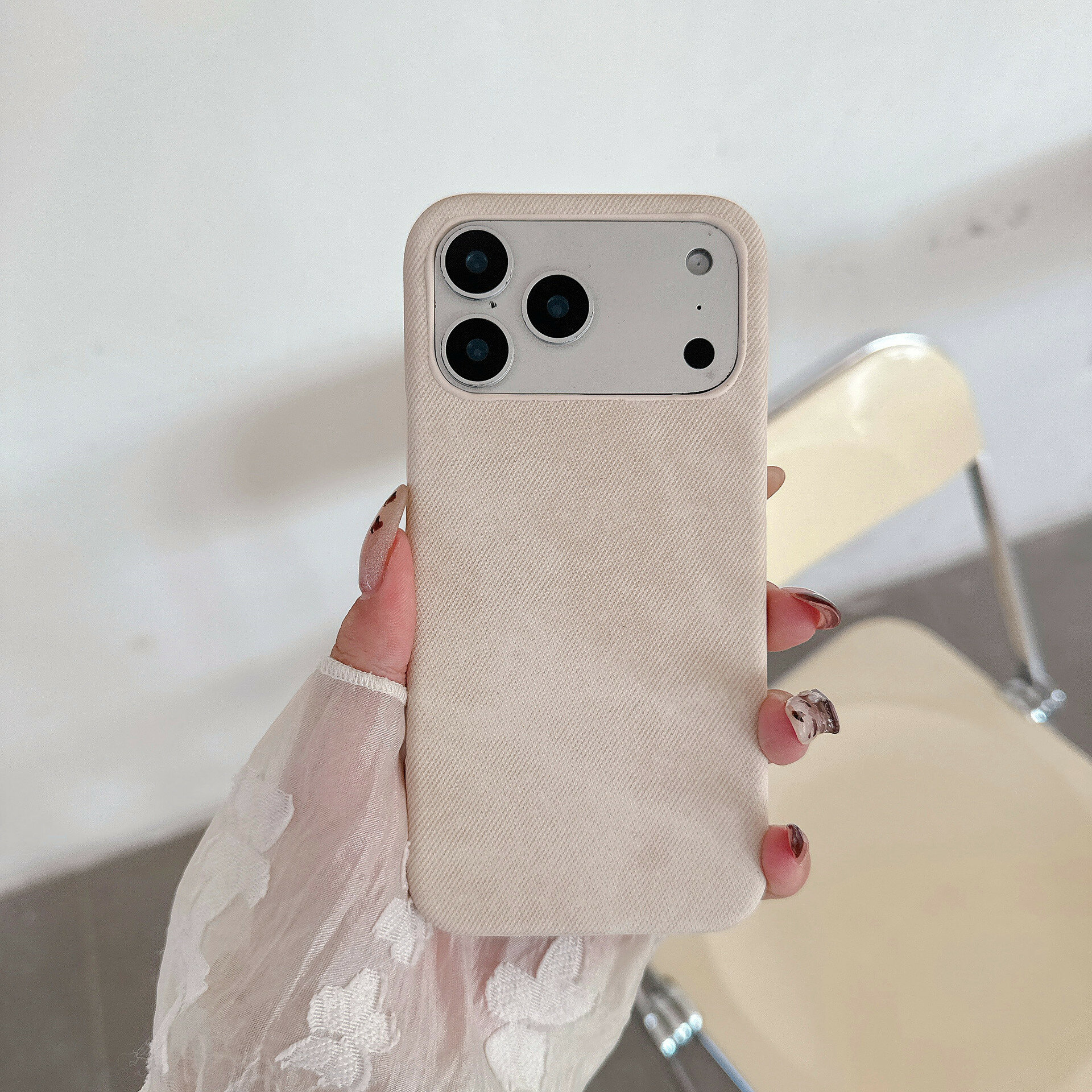 Чехол-накладка из джинсовой ткани для Apple iPhone 17 Pro Max - Белый, тонкий жесткий чехол, защита от ударов
