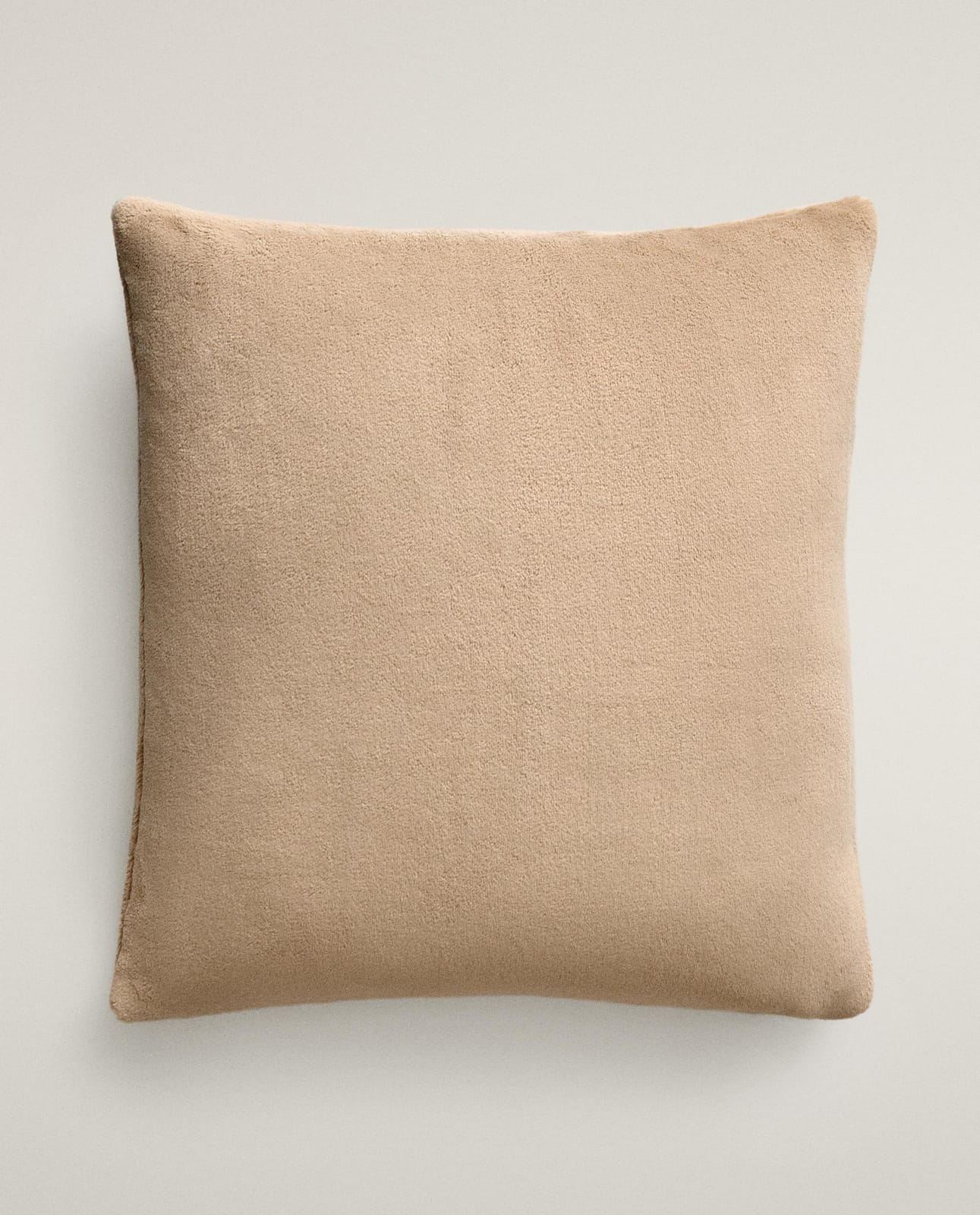 Наволочка декоративная ZARA HOME на подушку меховая гладкая, бежевый, 45 x 45 см 3161/008/450-64