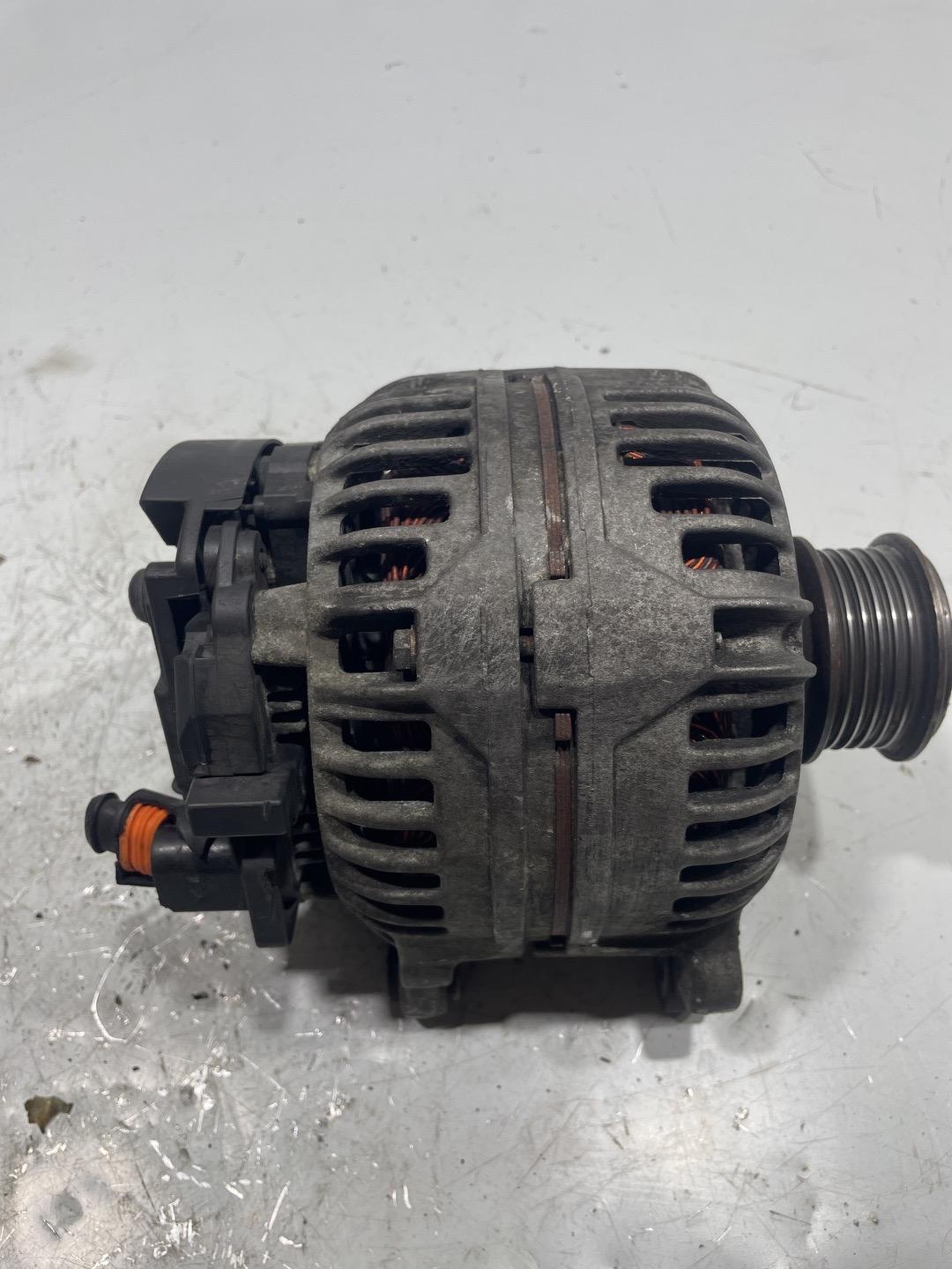 Генератор Volkswagen Passat B5 (1996 - 2001) 028903029B