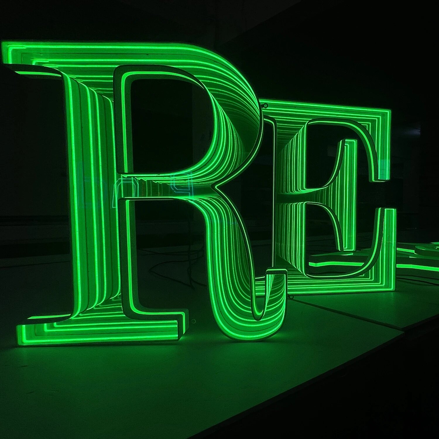 Световые буквы customlooh из акрила с LED подсветкой Positive green glow, 18X20CM a letter