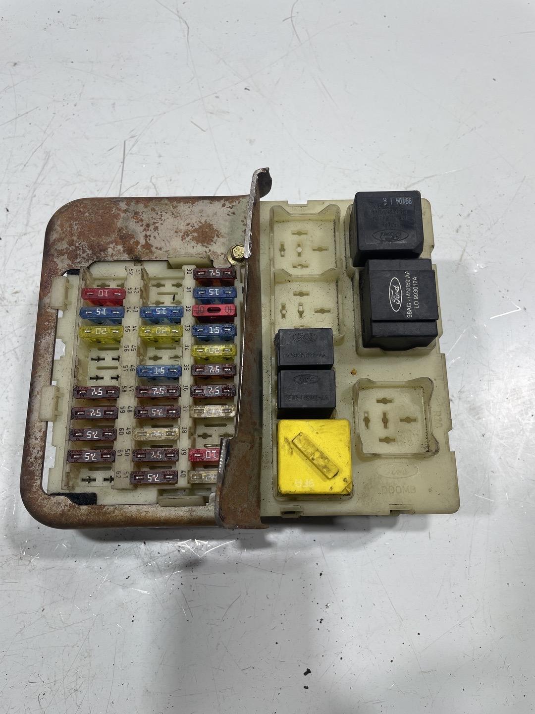Блок предохранителей Ford Focus 1 (1998 - 2001) 518239801