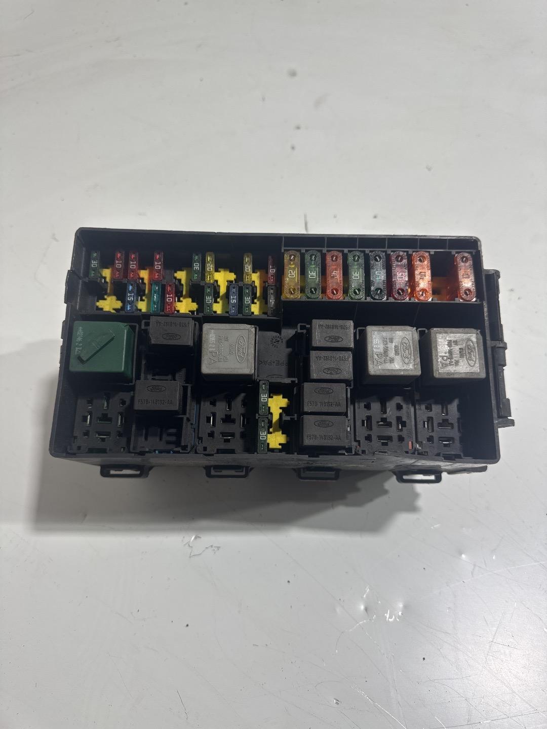 Блок предохранителей Ford Focus 1 (1998 - 2001) 518276100