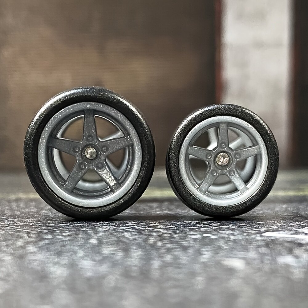 Статическая модель автомобиля в масштабе 1/64, комплект из двух моделей (большая и малая), съемные резиновые шины на колесах из АБС-пластика, модель F01-J, для коллекционирования и игр