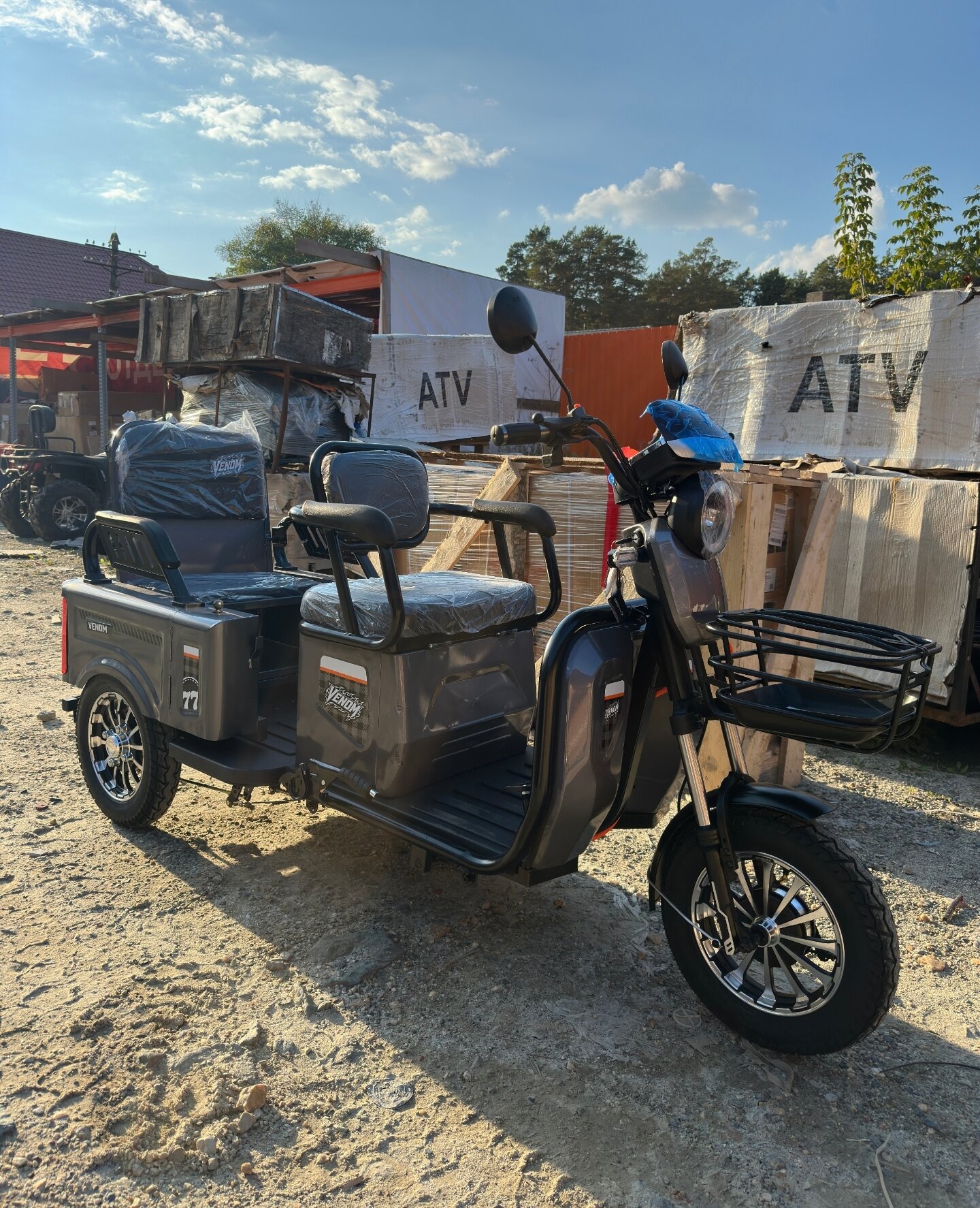 Электрический трицикл Сянчу Venom грузопассажирский 1200w Li-ion 48v 25Ah, литий аккумулятор серый