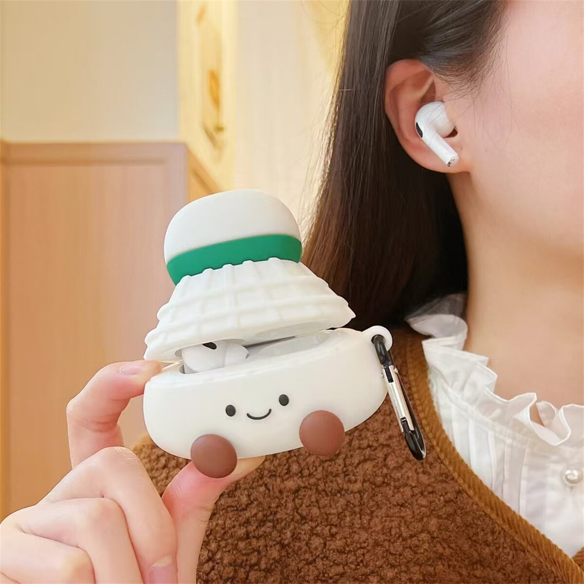 Силиконовый защитный чехол для AirPods 4 с 3D-изображением бадминтона, белый