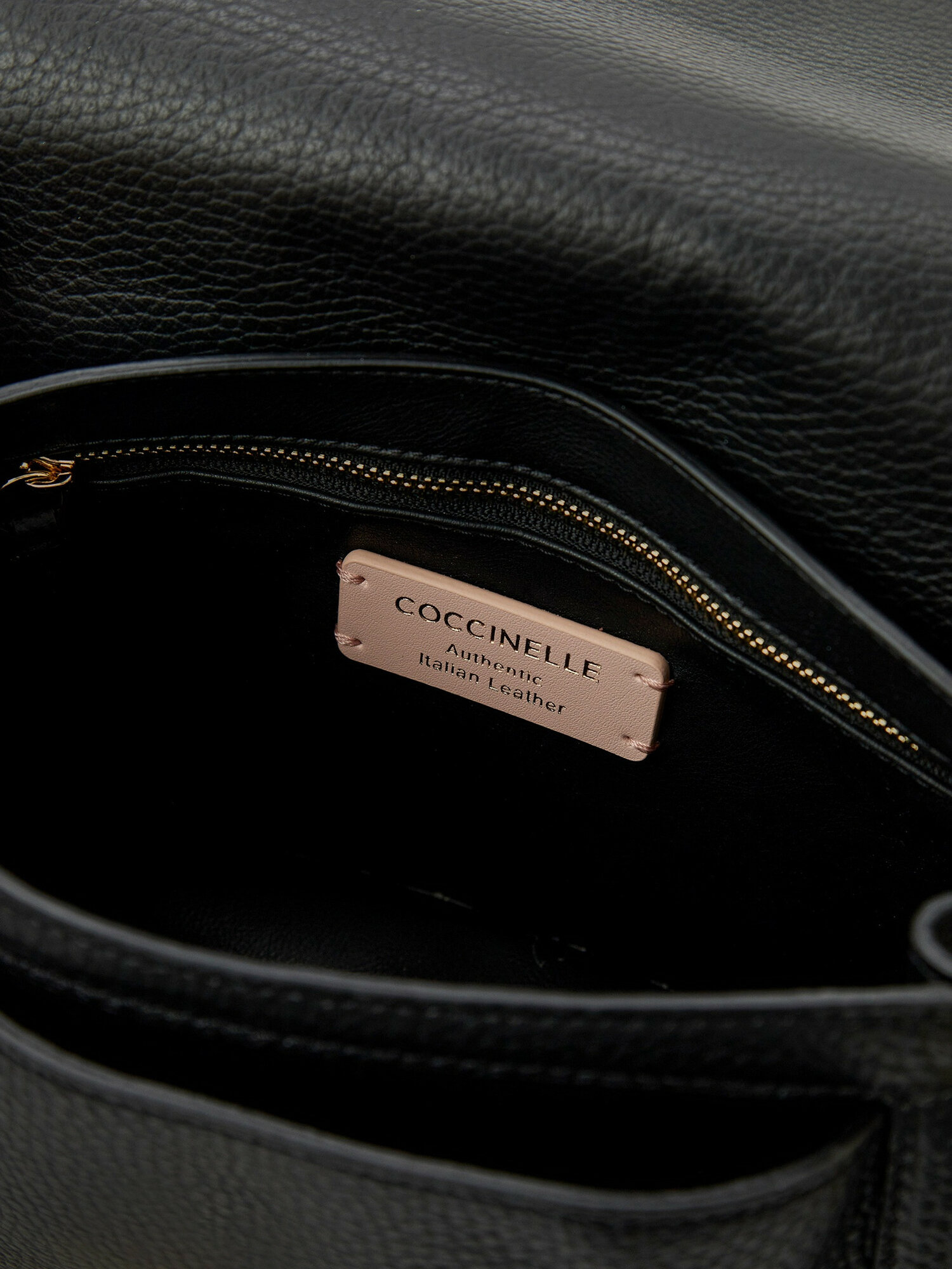Сумка сэтчел COCCINELLE C-ME, фактура матовая, зернистая, черный — фото 1