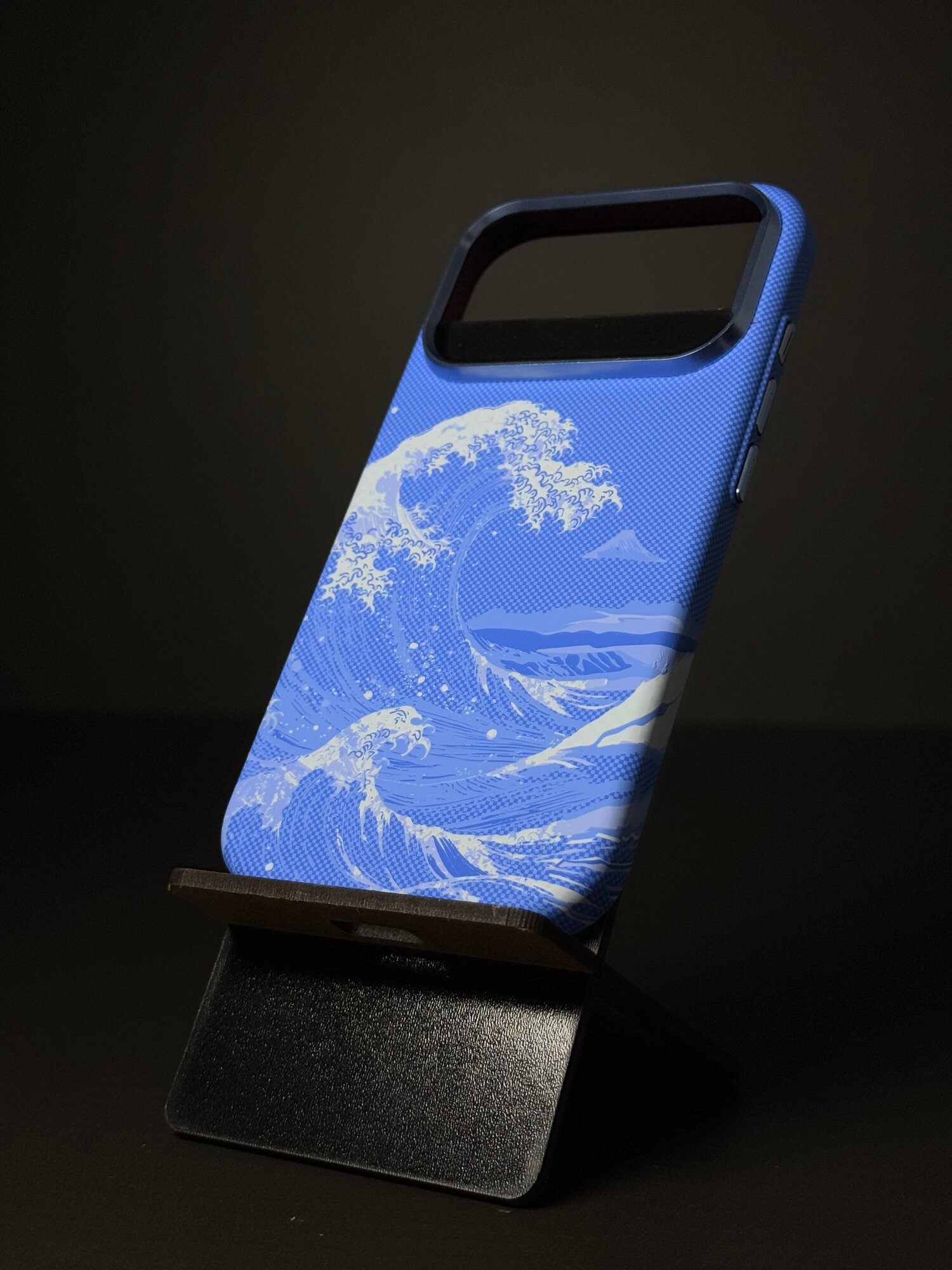 Чехол Айфон 17 Про /18 Про, чехол iPhone 17/18 Pro с MagSafe LUXO, голубая волна, карбоновый