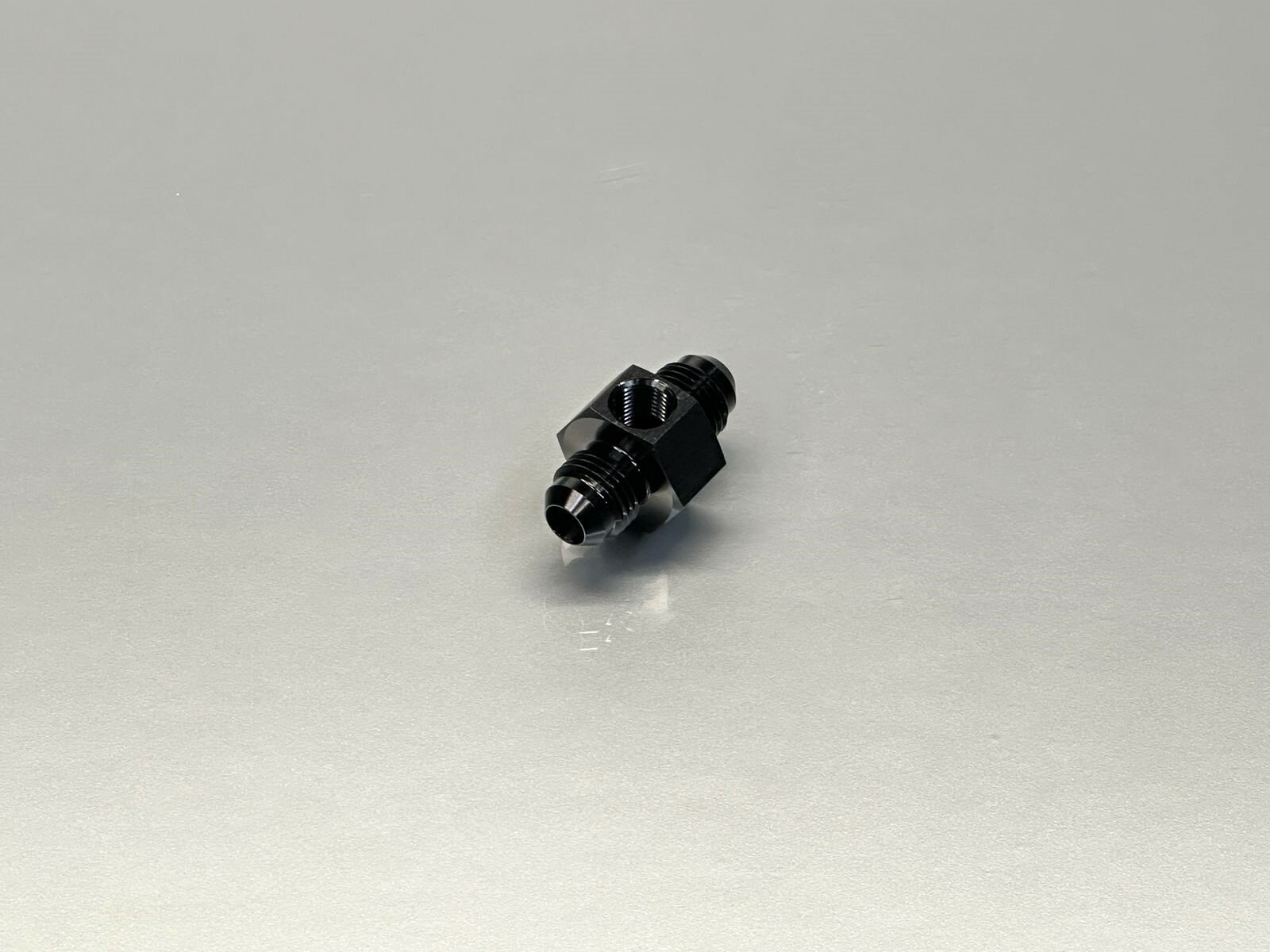 LEVEL Performance прямой фитинг AN6–AN6 с портом 1/8″ NPT для датчика GBFP191-06