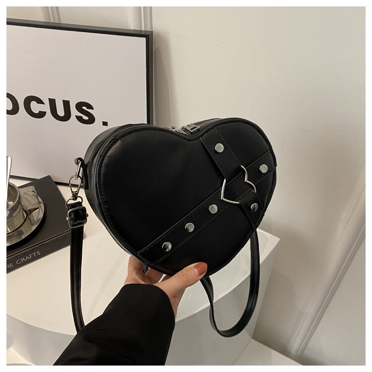 Сумка кросс-боди  Готическая с металлическим сердцем Shape Heart ShapeHeart_Bag/Black