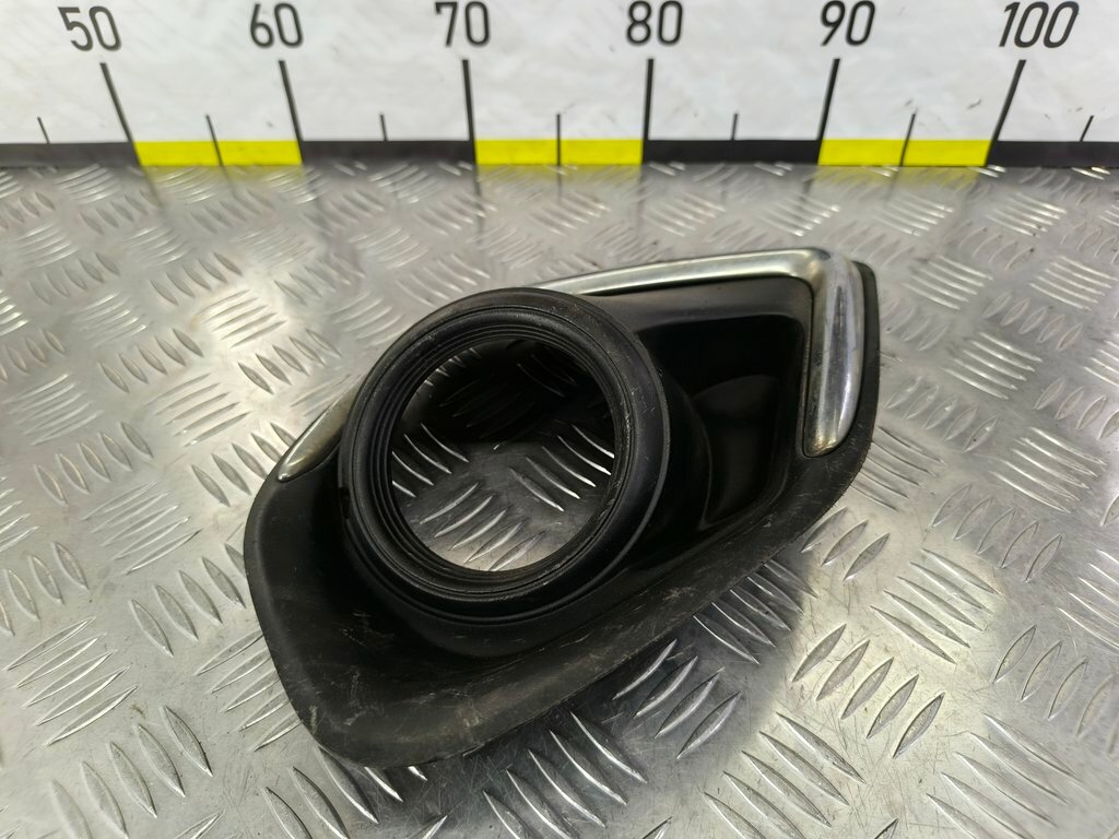 Накладка противотуманной фары правая Б/У для MITSUBISHI ASX I (2010—2013) 8321a536