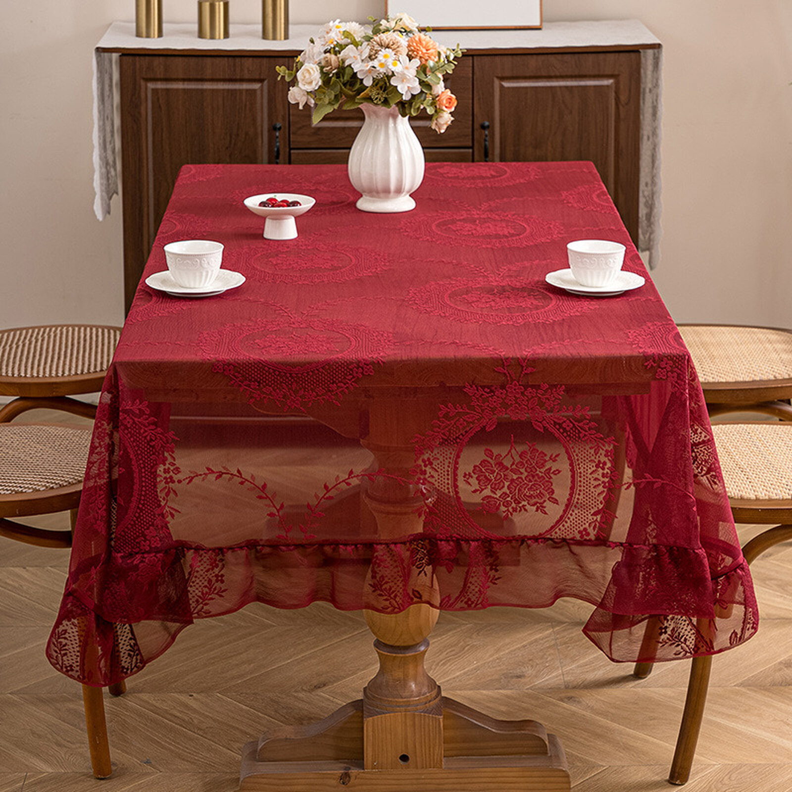 Кружевная скатерть 140×100 см, красный, круглые медальоны, бахрома, ажурное плетение