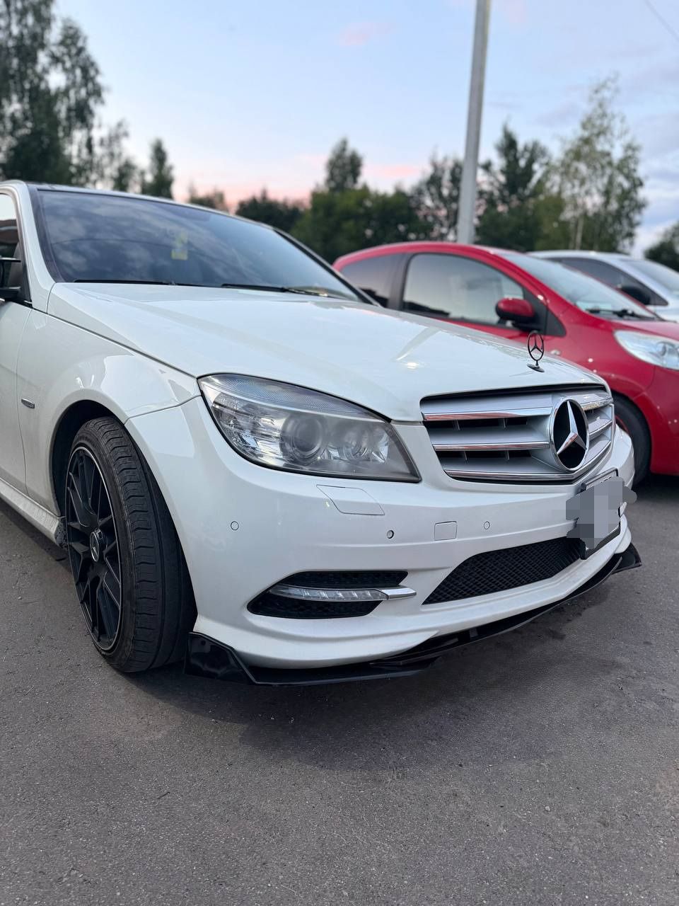 Сплиттер на бампер для Mercedes / Мерседес w204 рест/ дорест чёрный глянец