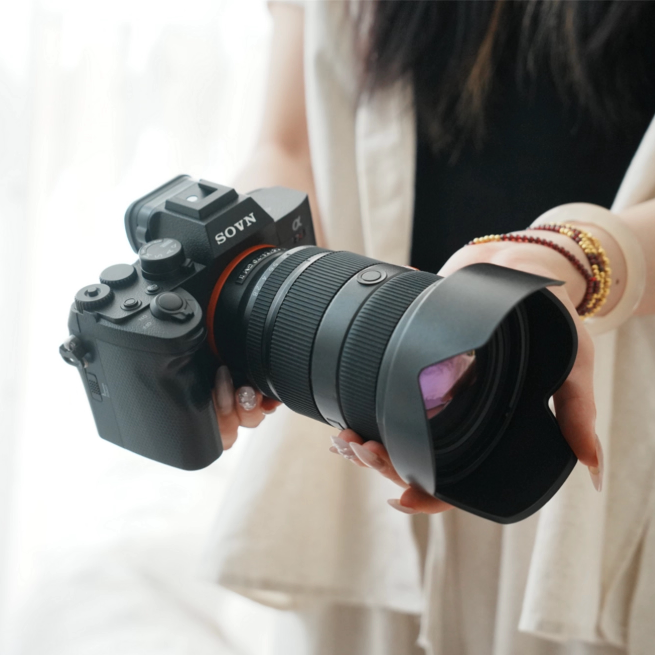 Модель камеры Sony A7R5 с покрытой линзой для киносъемки и фотостудии