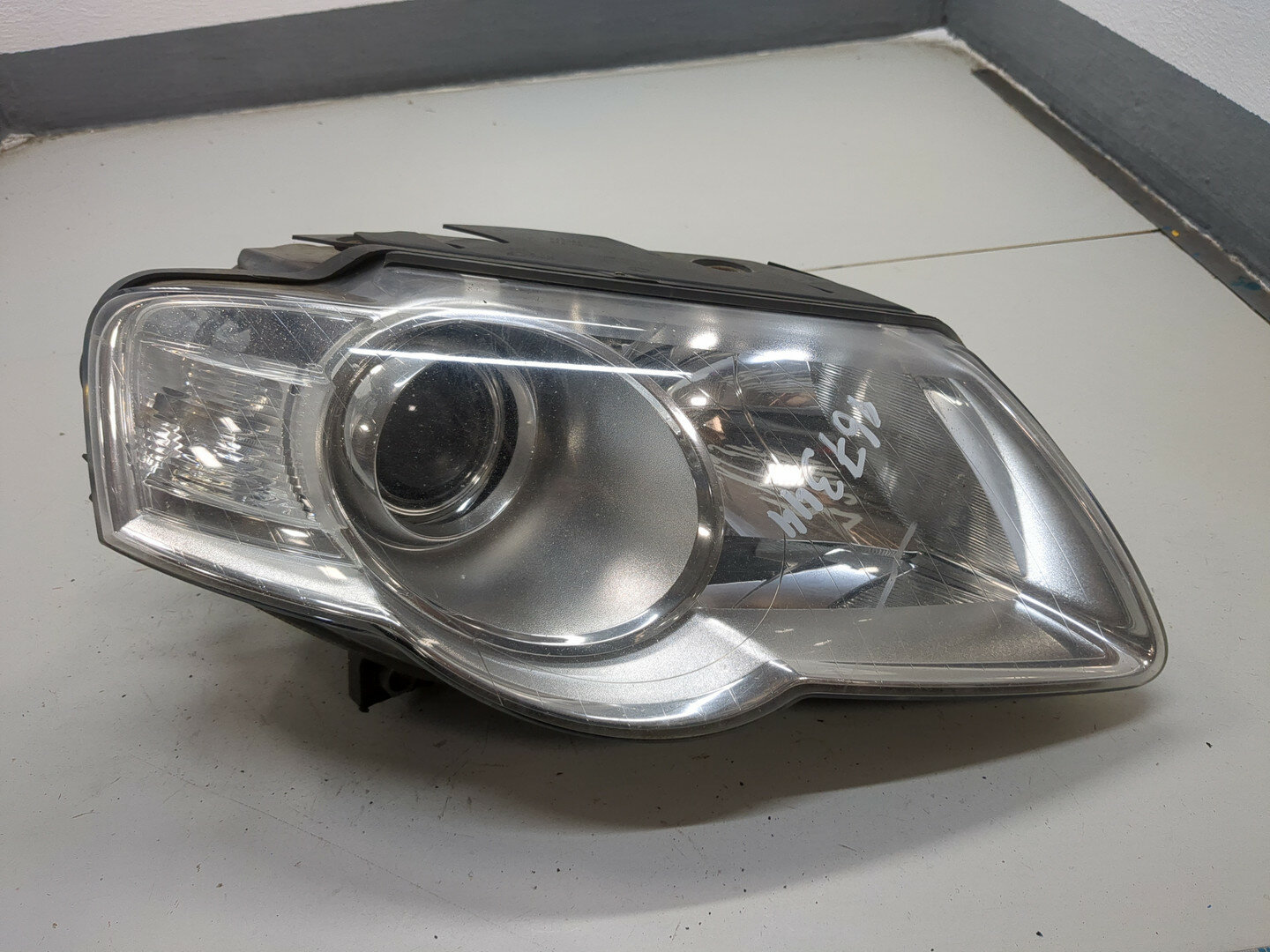 Фара (передняя) правая Volkswagen Passat 6 Б/У
