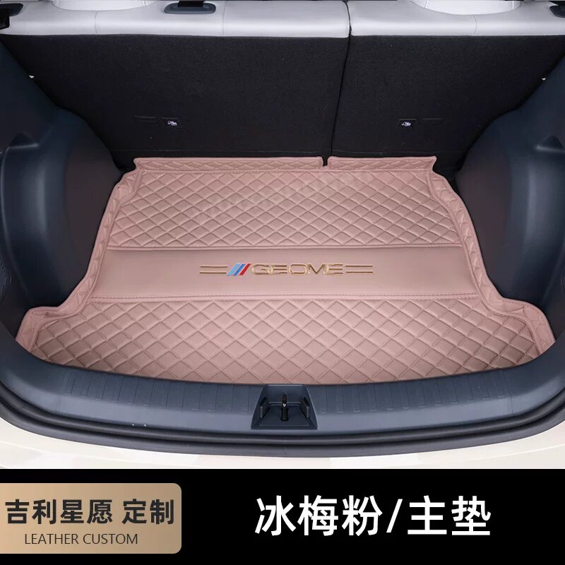 Geely Xingyuan Базовый коврик для багажника с вышитым логотипом цвет Санди Розовый