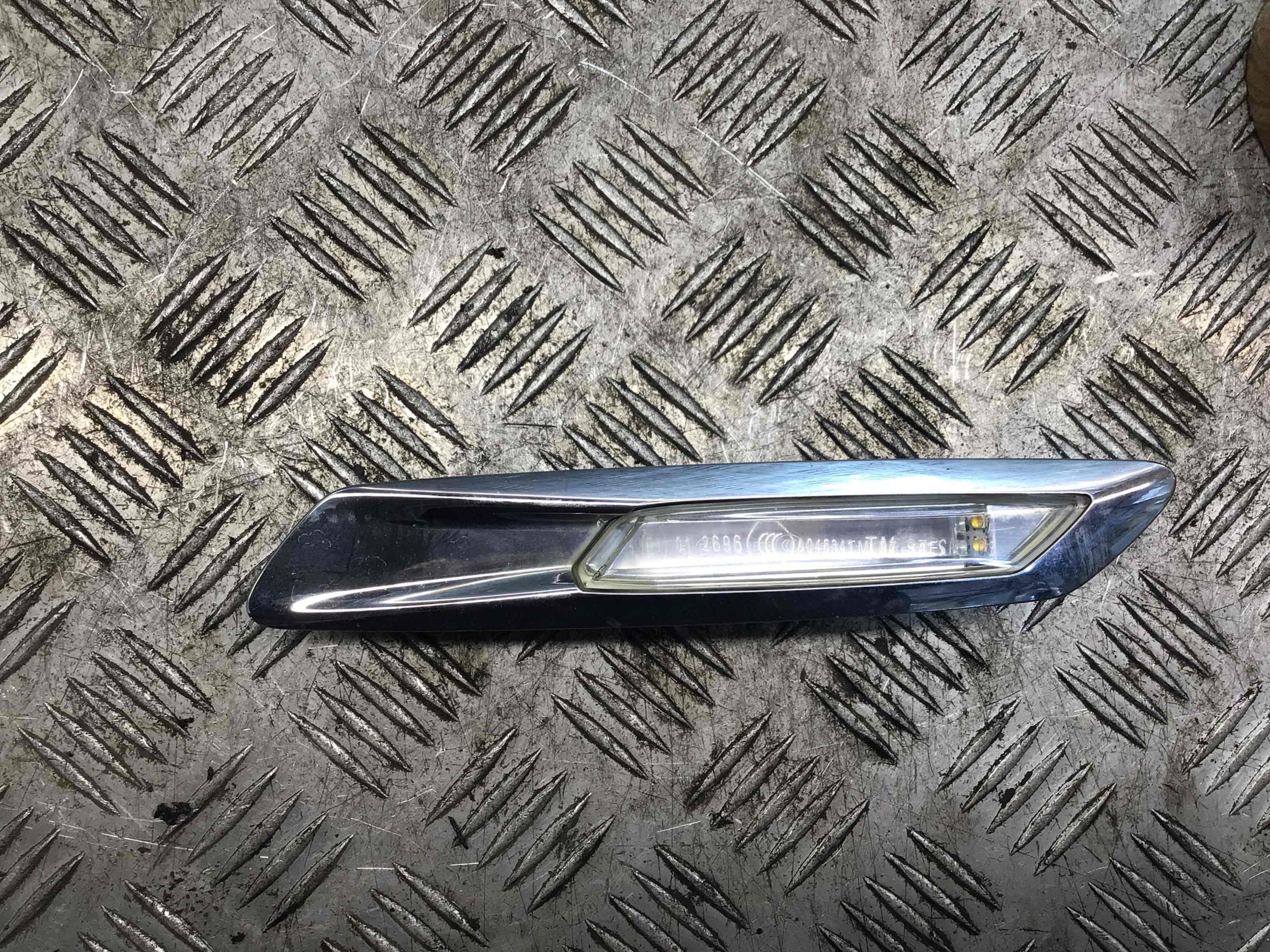 Б/У Повторитель передний правый BMW 5-Series F10/F11/GT F07 (2009-2013) 2010 г.