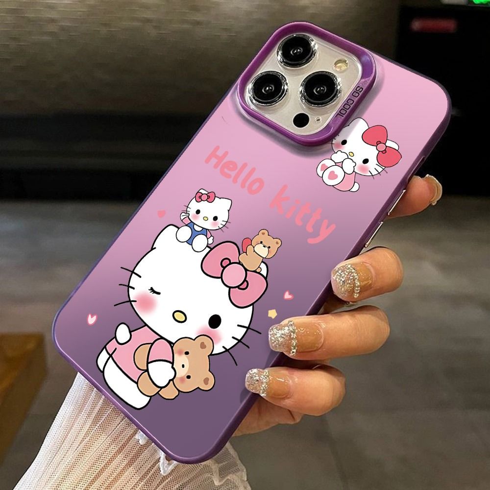 Чехол на Aйфон 12 Про Мак / IPHONE 12 PRO MAX фиолетовой рамкой камеры и принтом Hello Kitty с медвежатами, антиударный силиконовый чехол