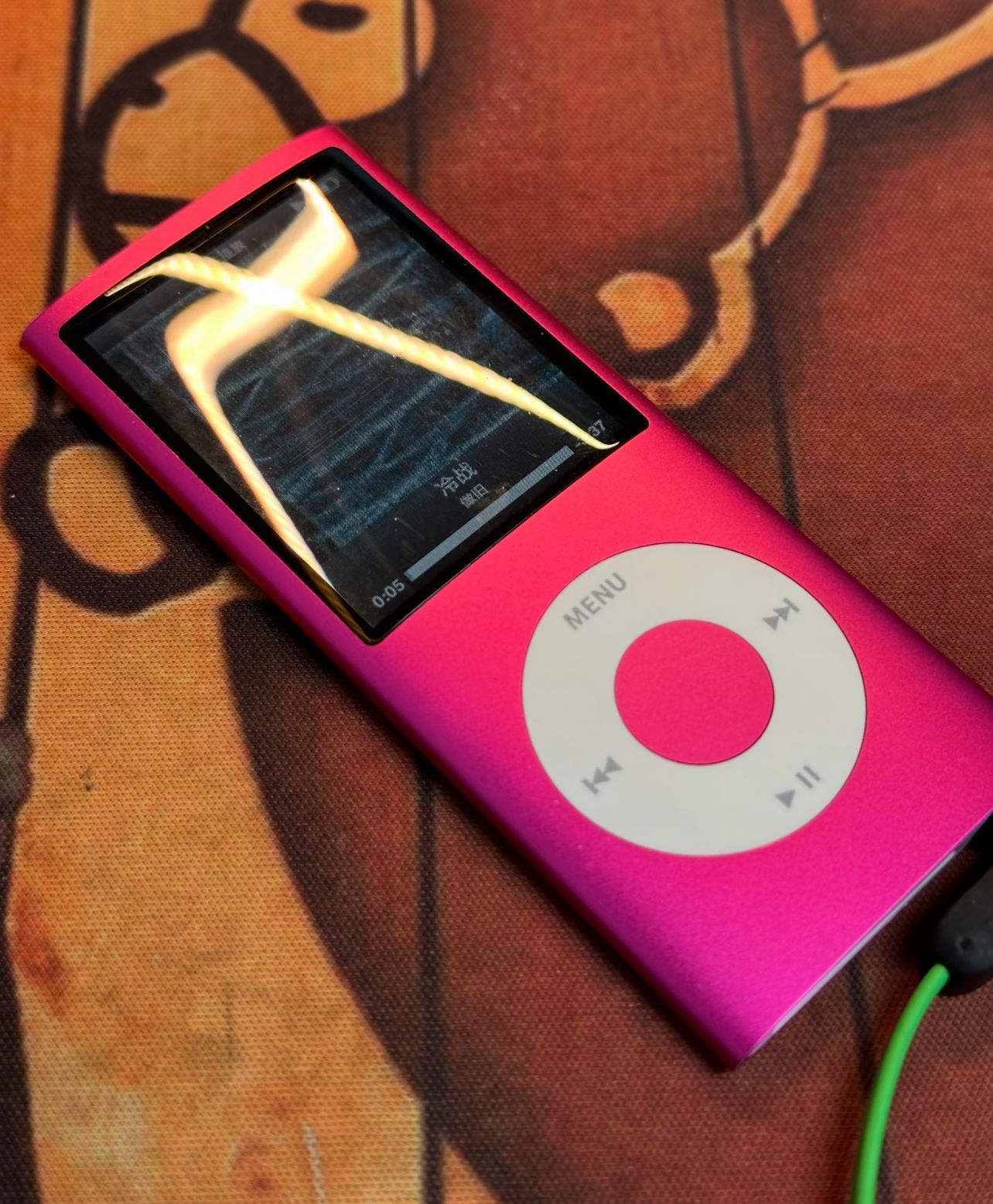 Apple MP3-плеер 8 ГБ, малиновый