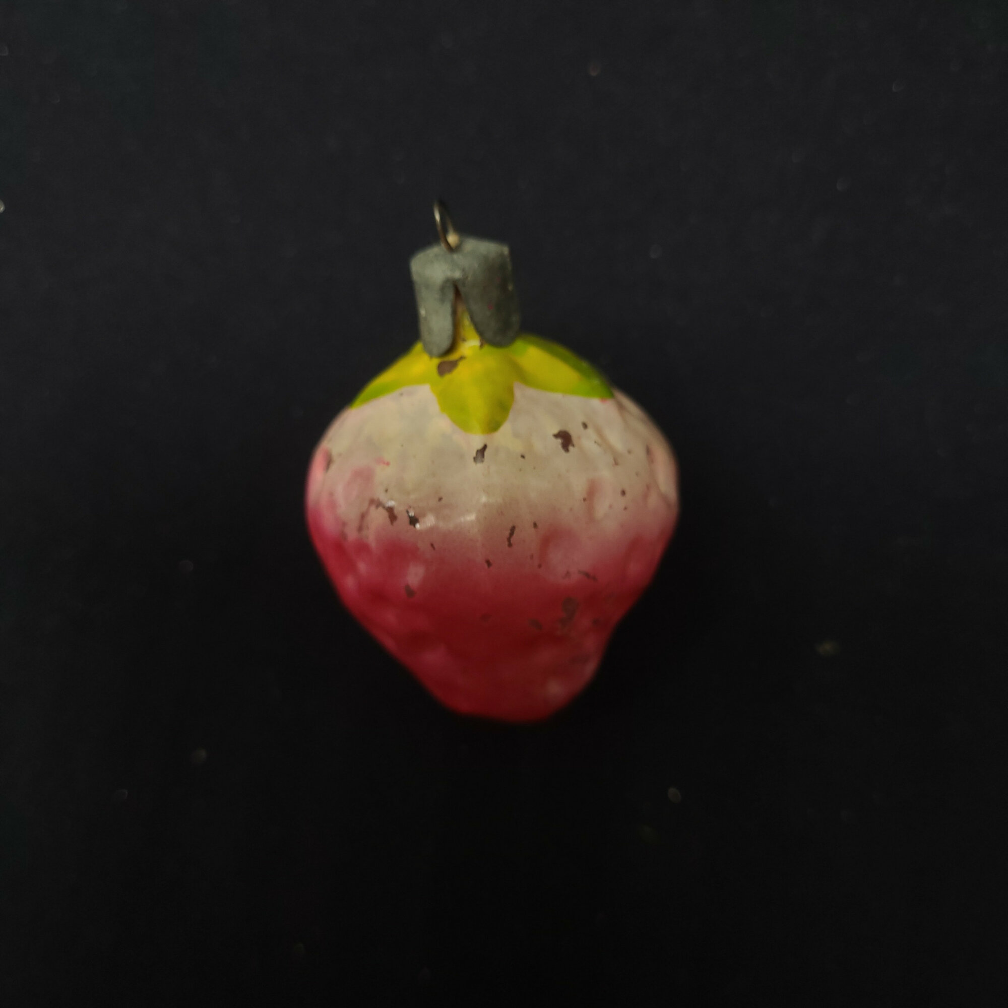 Елочная игрушка винтажная, СССР. Фигурка овоща с зелеными листьями, подвесное украшение