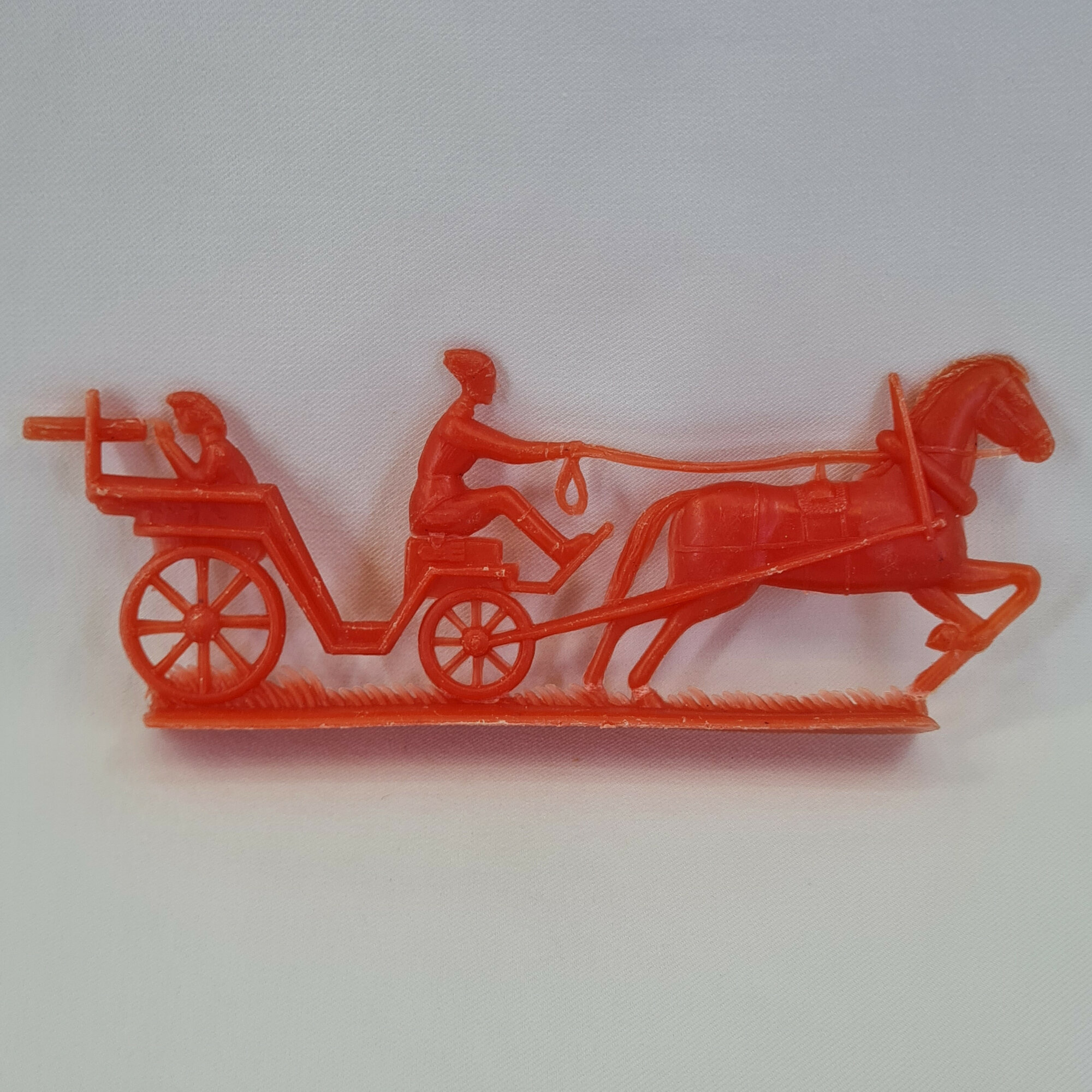 Колесница с возницей, винтажная игрушка СССР. Фигурка с запряженной лошадью на подставке
