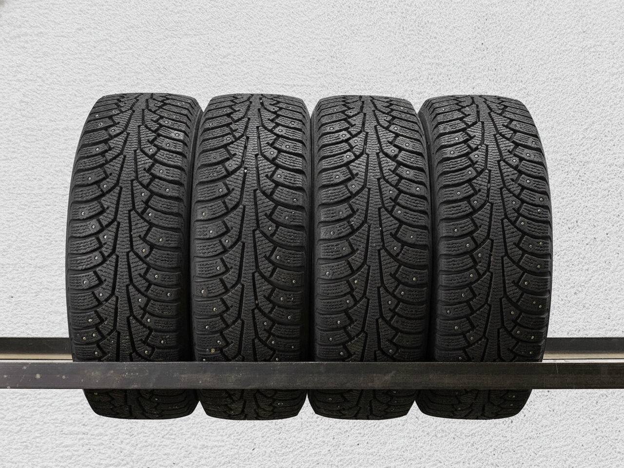 Зимние шины шипованные Nokian Tyres Nordman 5 205/55 R16 20% износ TSB056163