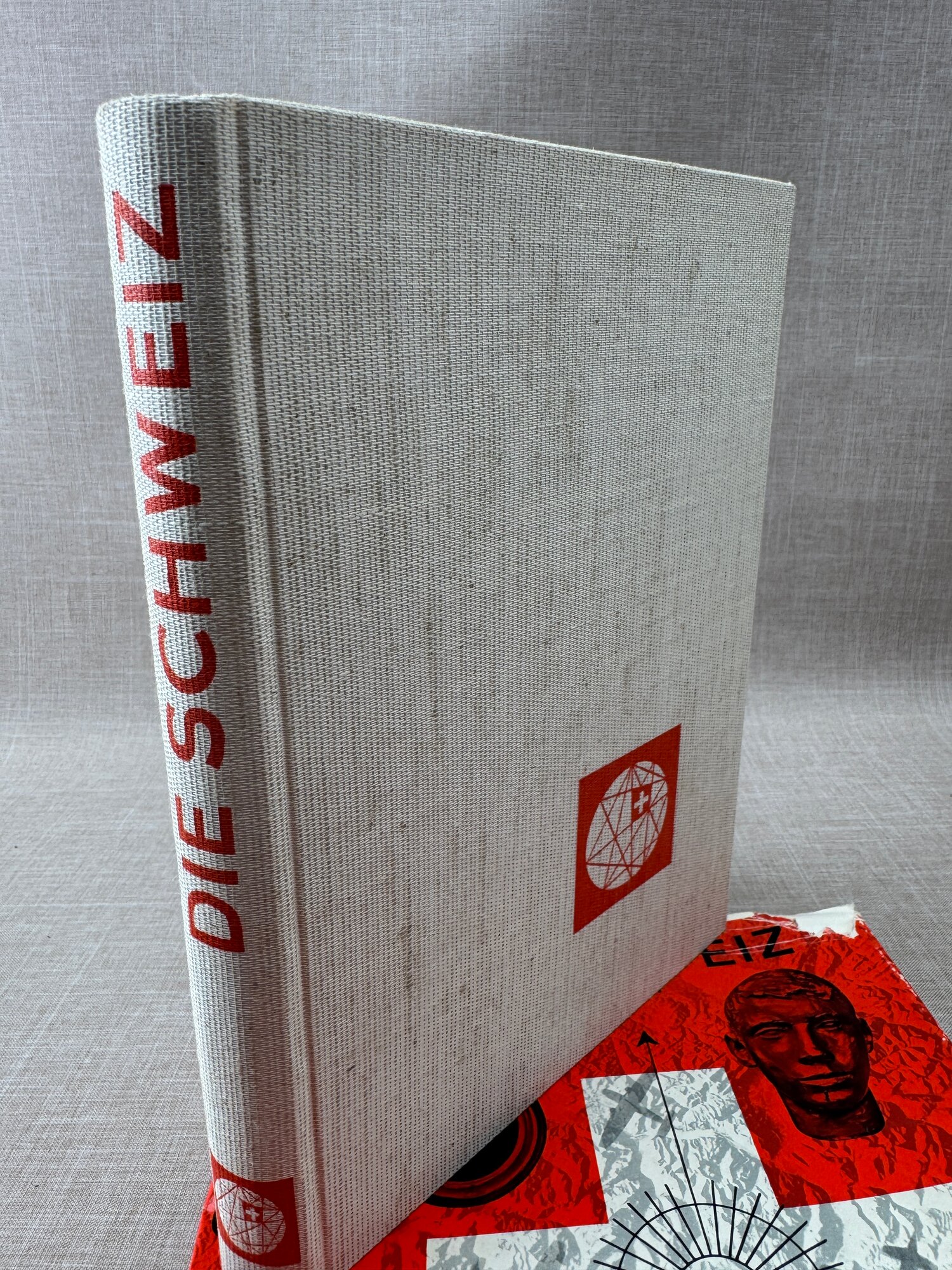 Die Schweiz. Eigenart und Weltverbundenheit / Швейцария. Эгли Э. (ред.), Thorbecke, 1958, 252 с, букинистика