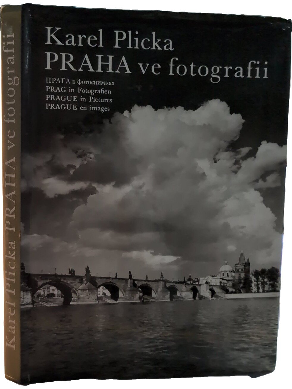 Praha ve fotografii. Плицка Карел. Panorama. 1986. Твердый переплет, суперобложка. 264 стр