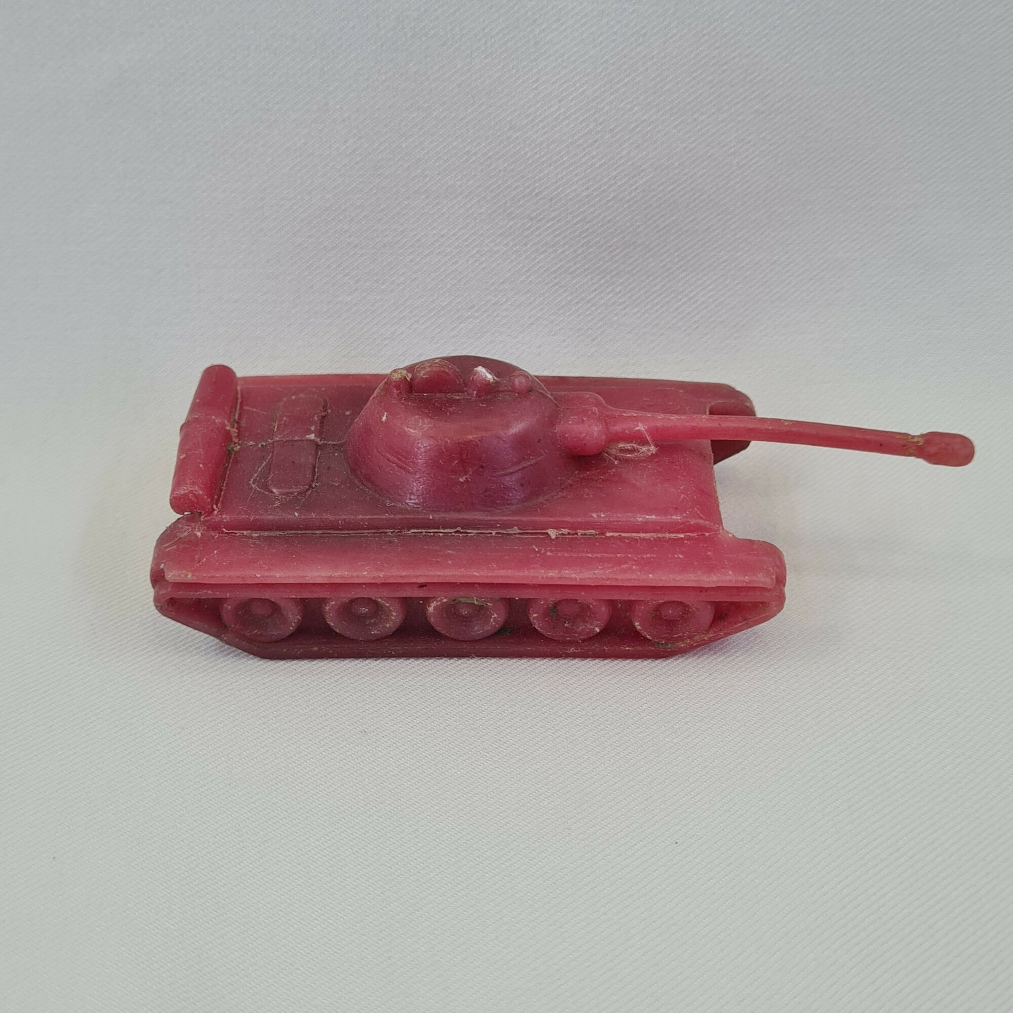 Танк игрушечный винтажный СССР. Модель военной техники с вращающейся башней и длинным орудием