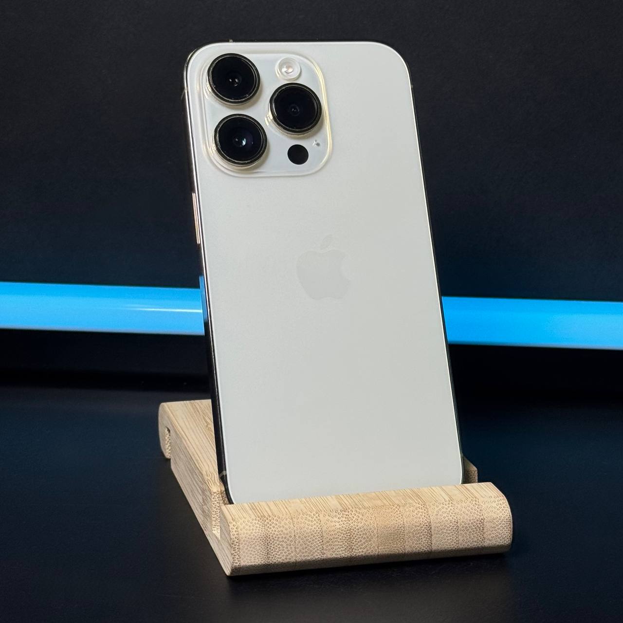Смартфон Apple iPhone 14 Pro 256 ГБ, nano-SIM + eSIM, золотой