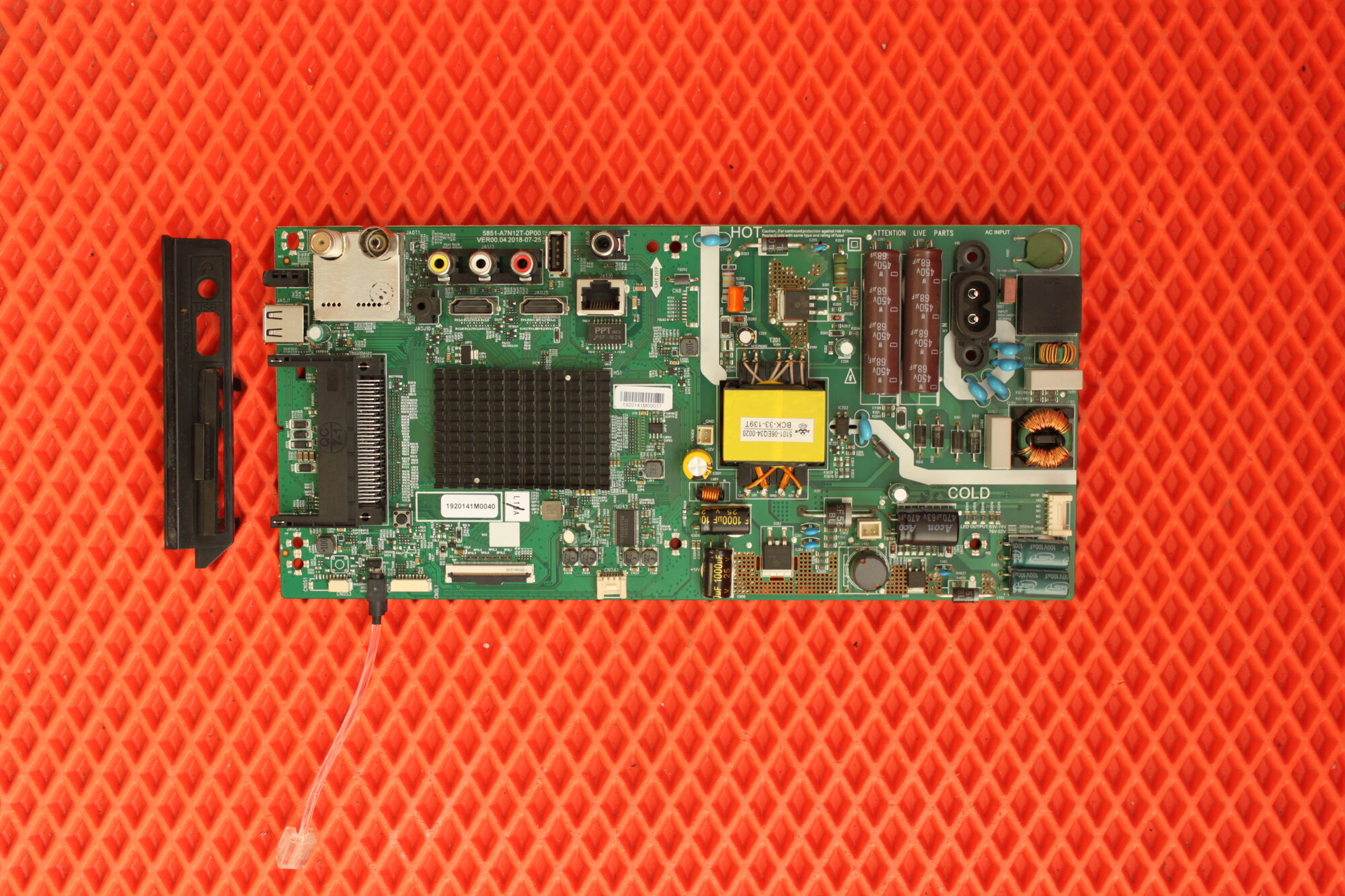 Основная плата (MAIN) 5851-A7N12T-0P00 VER00.04 для телевизора SKYWORTH 40E2AS в надёжной упаковке
