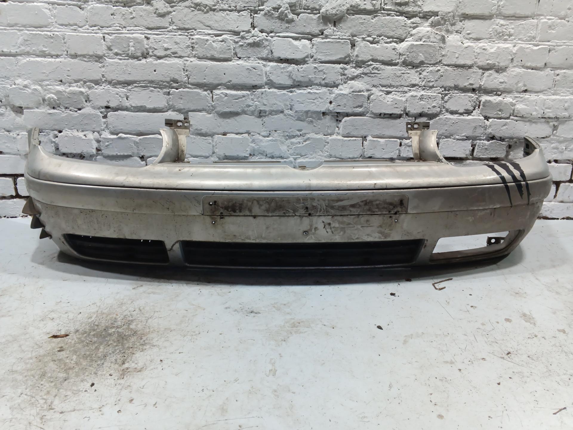 Бампер передний Volkswagen Golf 4 (1997 - 2006) 1J0807177