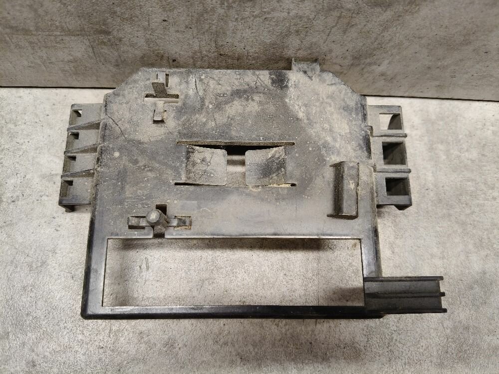 Кронштейн блока управления двигателем 6C0906507A
