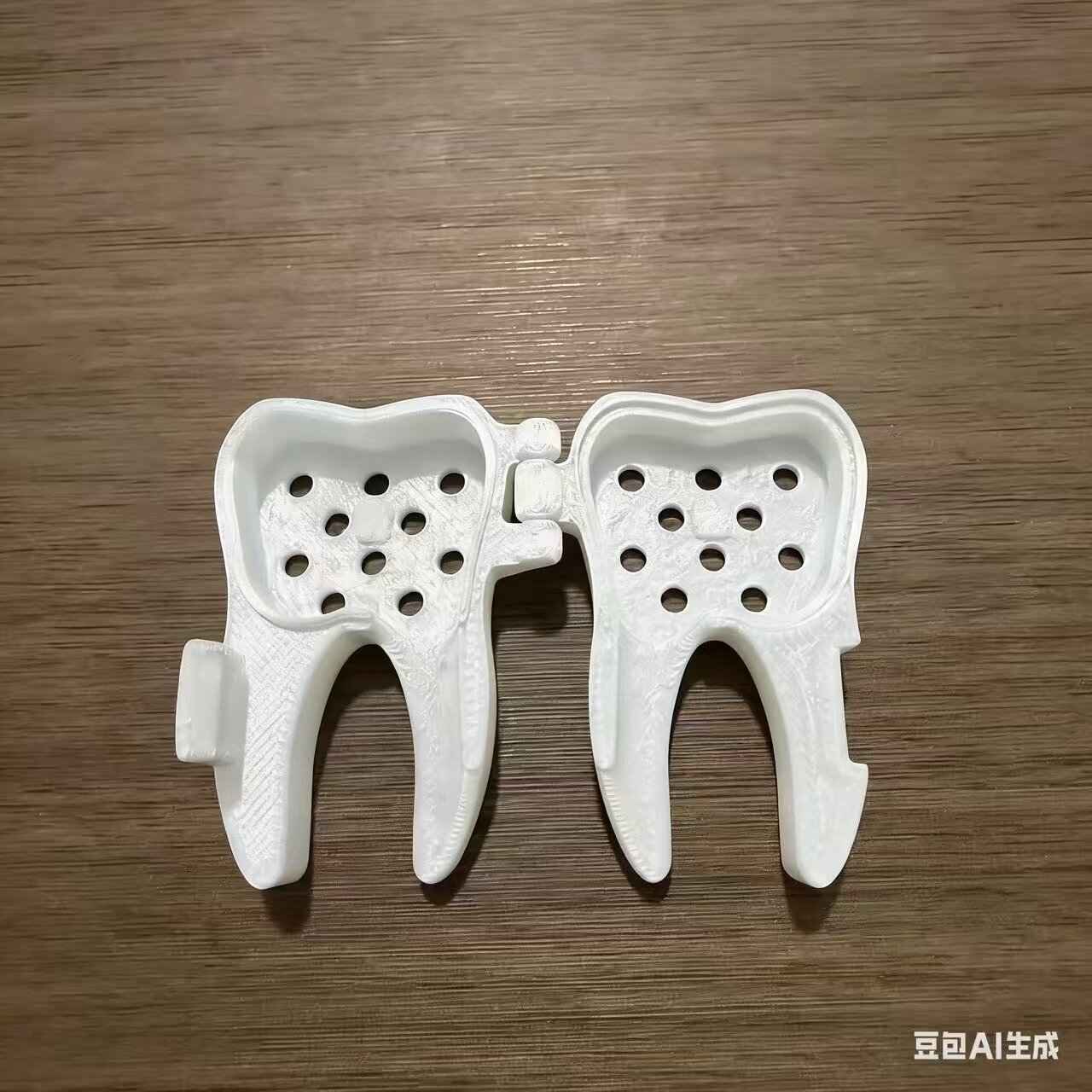 Хит продаж: защитный футляр-органайзер для дорожных насадок Oral-B CrossAction (чехол для зубных щеток), изготовленный методом 3D-печати.