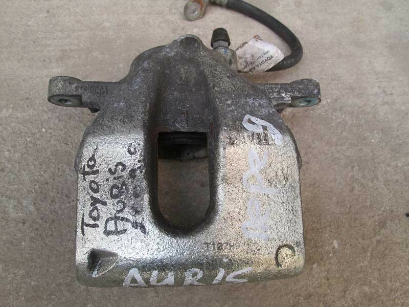Суппорт передний левый 4775002340 Toyota Auris, Corolla E15 б/у