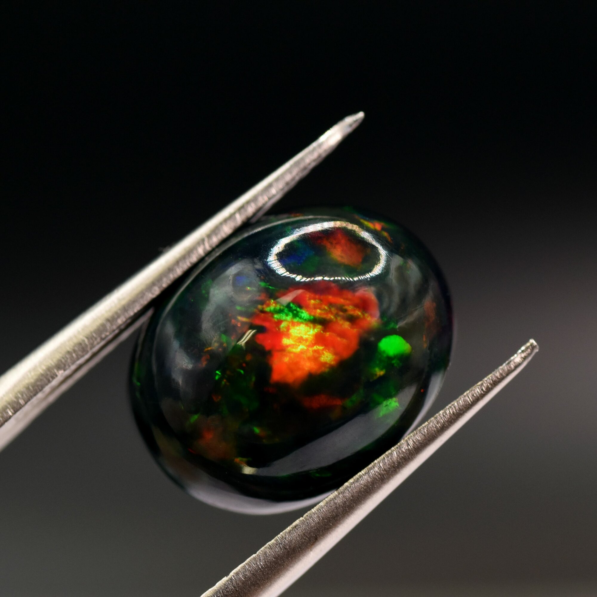 Опал 5.15ct. овал (Эфиопия) Размер: 13.92 х 10.93 х 7.68 мм.