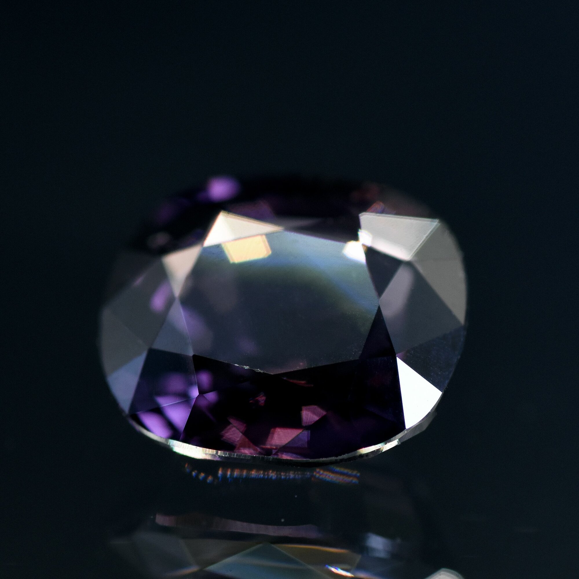Шпинель фиолетовая 1.87ct. кушон (Мьянма)