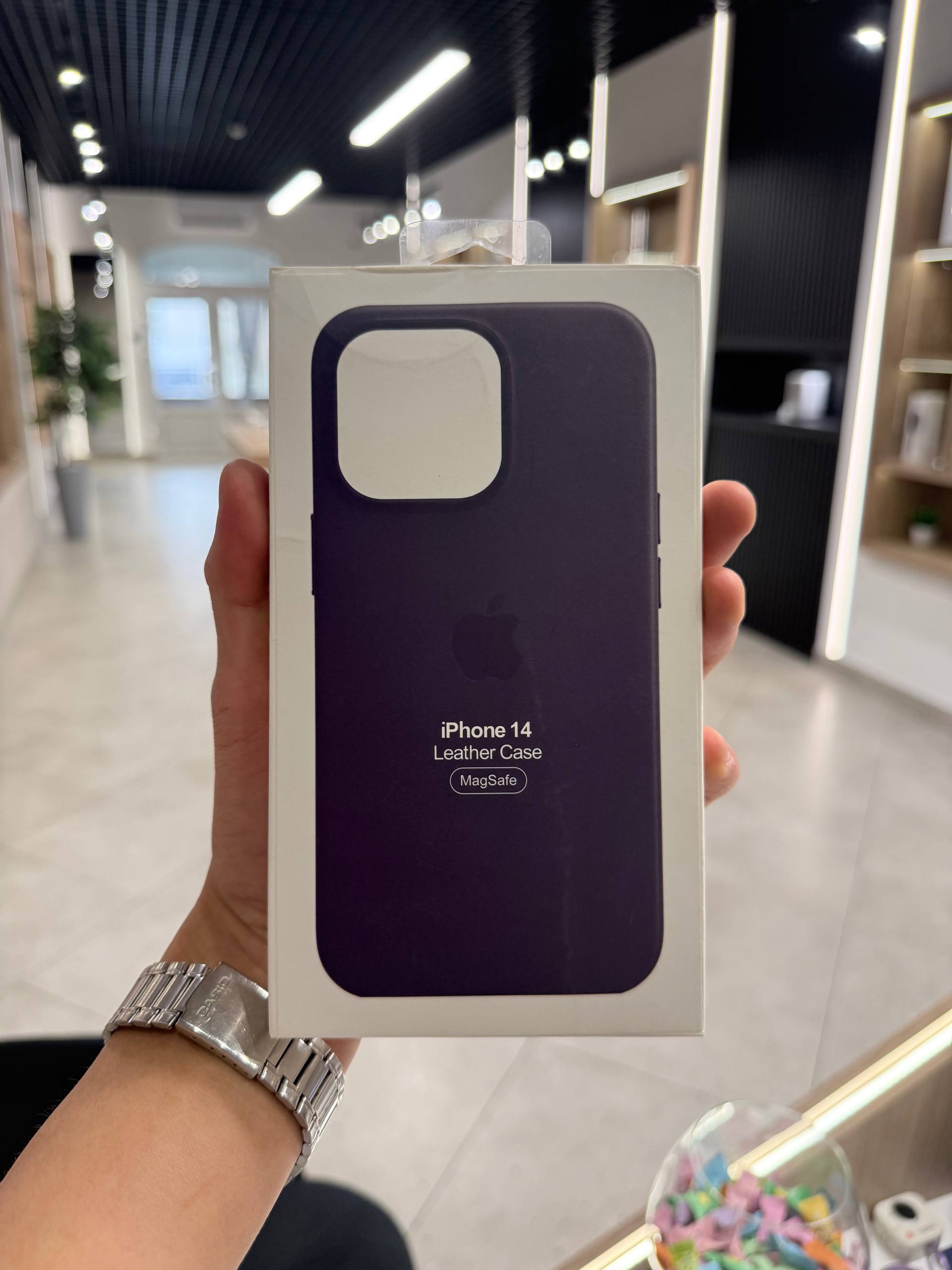 Кожаный чехол MagSafe Apple Leather Case для iPhone 14, фиолетовый