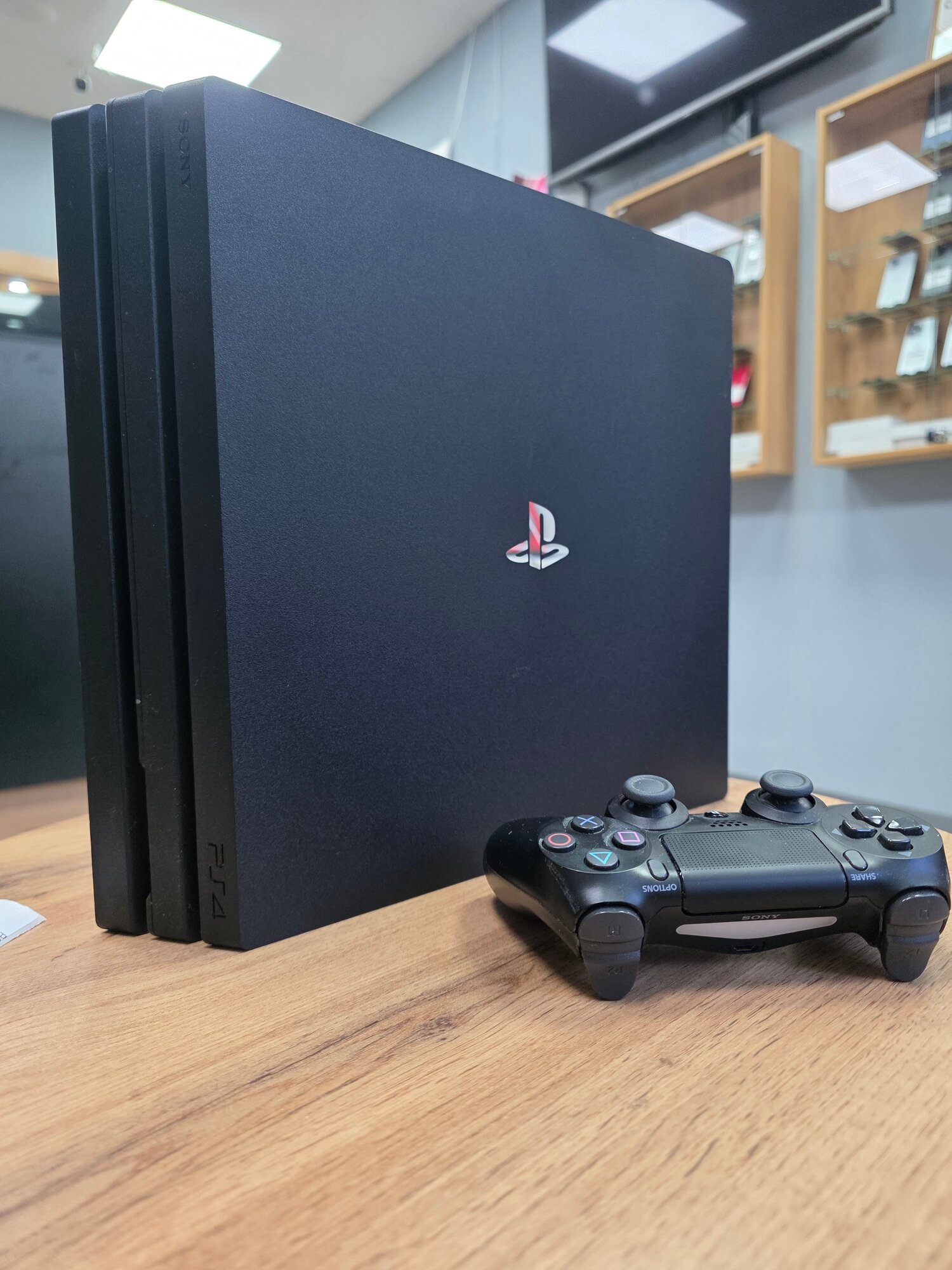 Игровая приставка Sony PlayStation 4, PS4 Pro (1000GB/1TB) Black / PS4 Pro, 1 геймпад, уценка, б/у