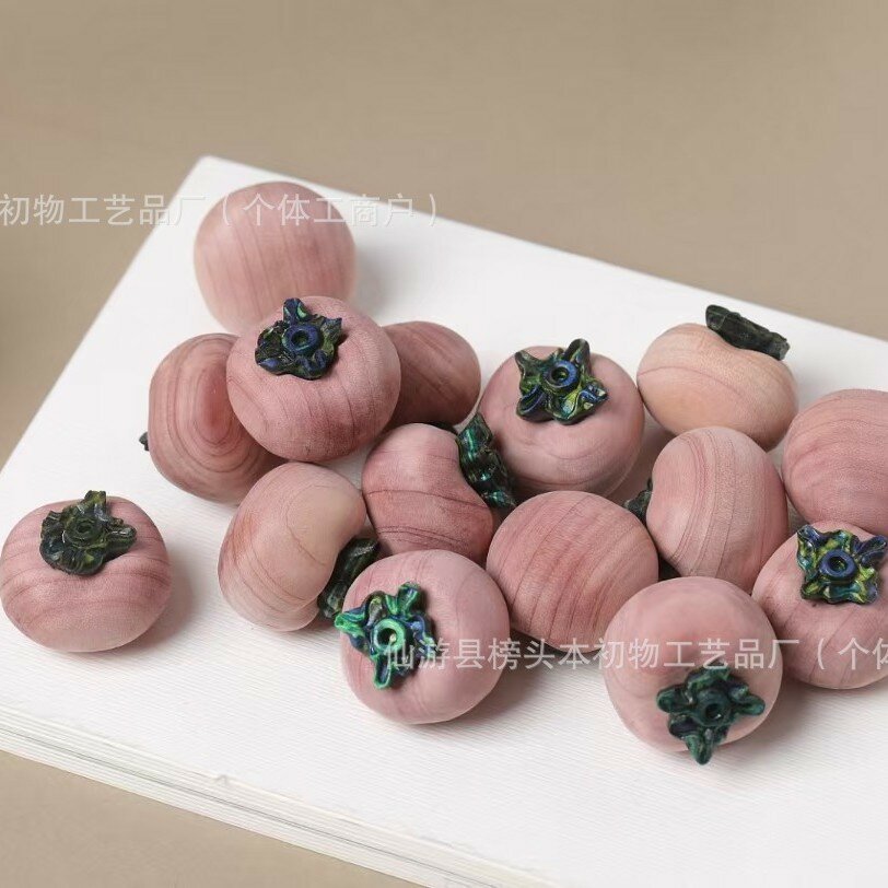 Резная деревянная фигурка хурма из красной пихты с отверстиями