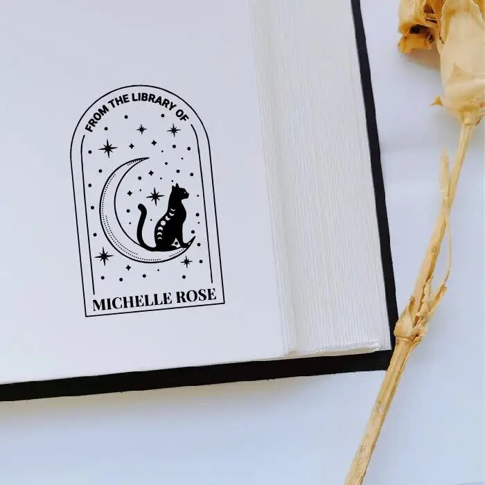 Книжный штамп "Библиотека Michelle Rose" с кошкой и луной, белый, 30x50 мм