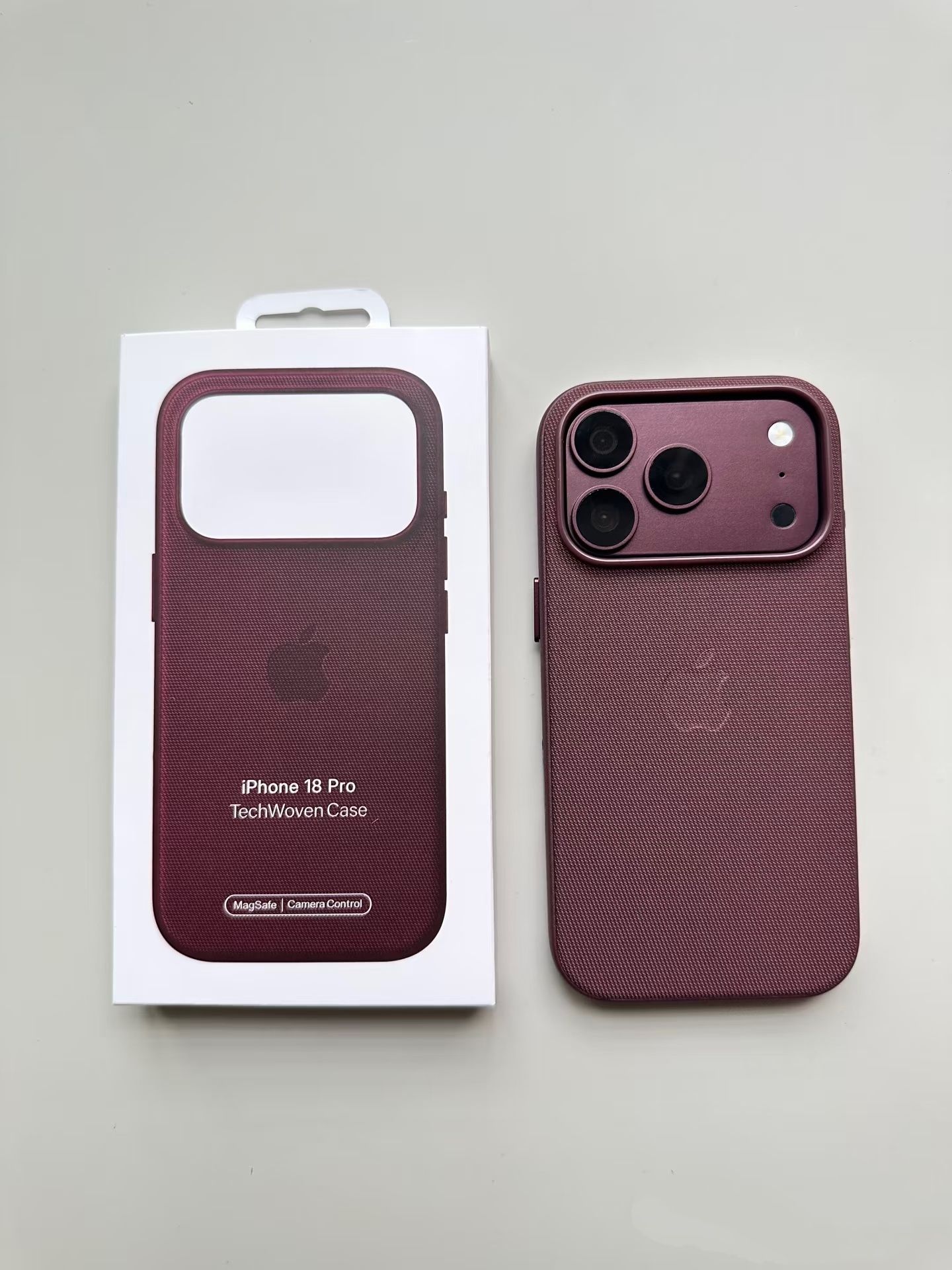 Чехол для iPhone 18 Pro / Айфон 18 Про , технологическая ткань, магнитная зарядка MagSafe, с анимацией, в упаковке, совместим с Айфон 17 Про