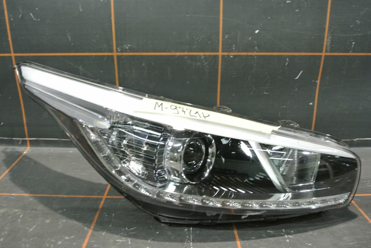Фара передняя правая (ксенон) для Kia Ceed 2 (2012-18гг) 92102A2260