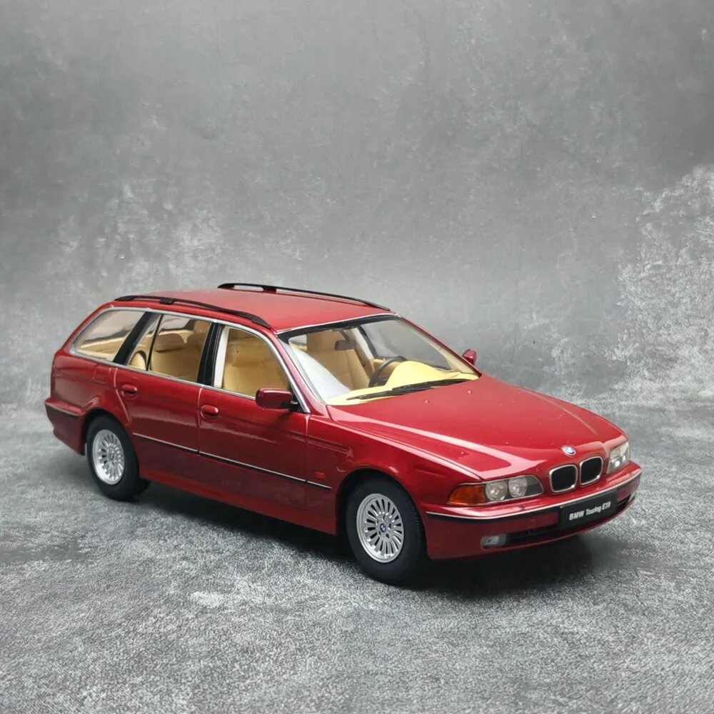 Машинка TRIPLE-9 1:18 BMW 5-й серии E39 Модель легкосплавного автомобиля