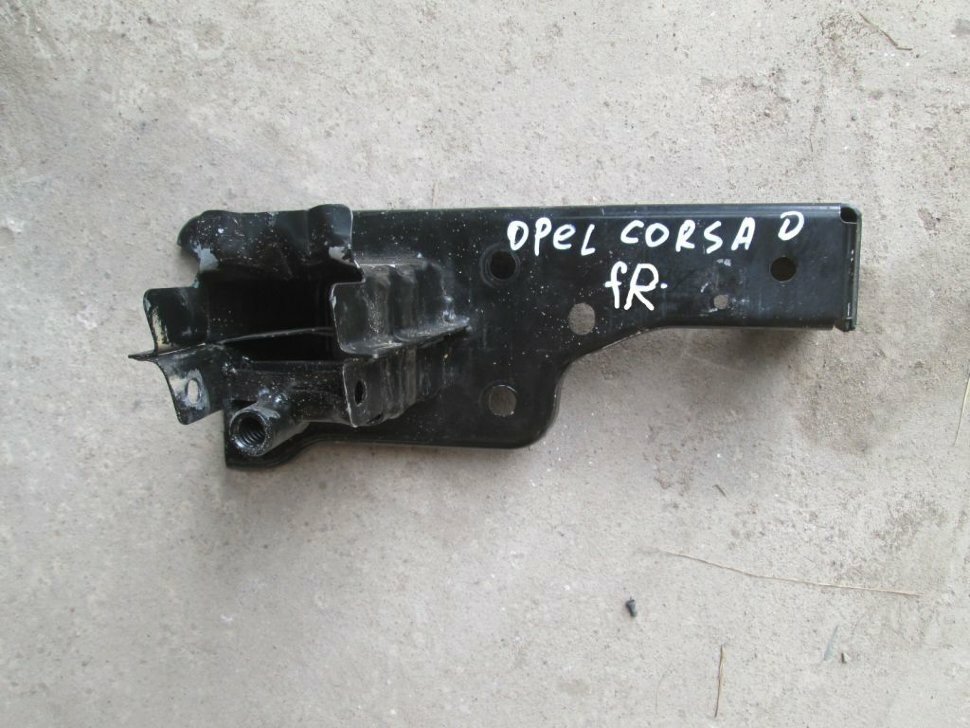 Кронштейн усилителя переднего бампера правый 13191881 Opel Corsa-D б/у